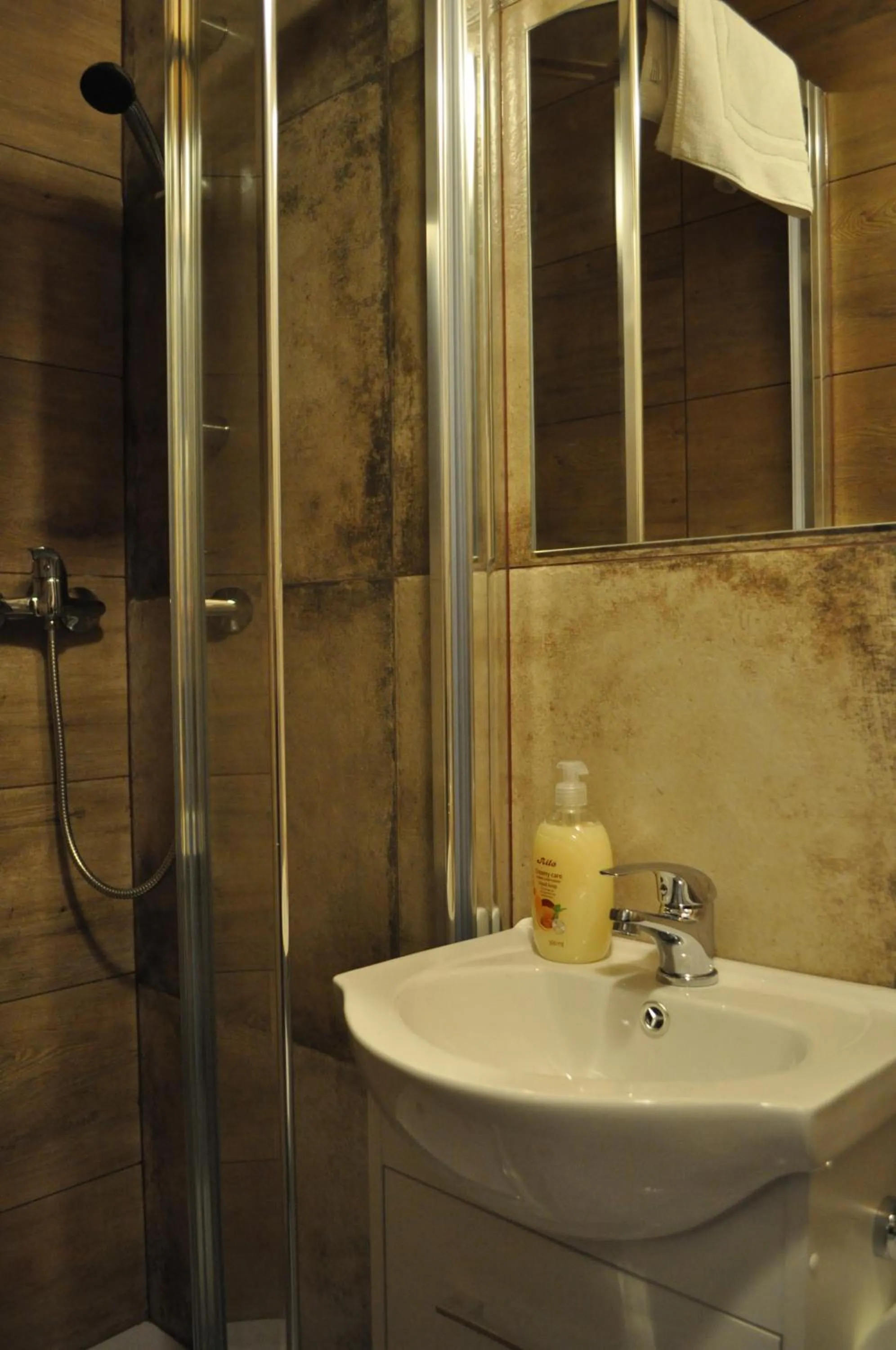 Shower in OperaHostel