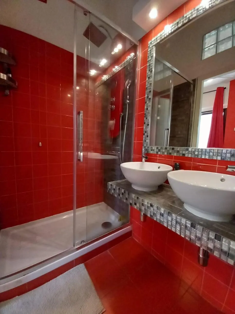 Shower in Atmos Luxe Navigli