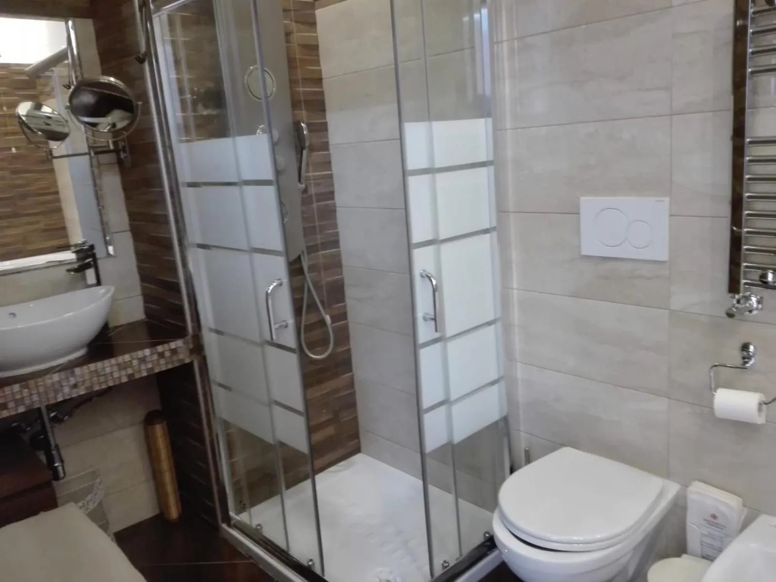 Shower in Atmos Luxe Navigli