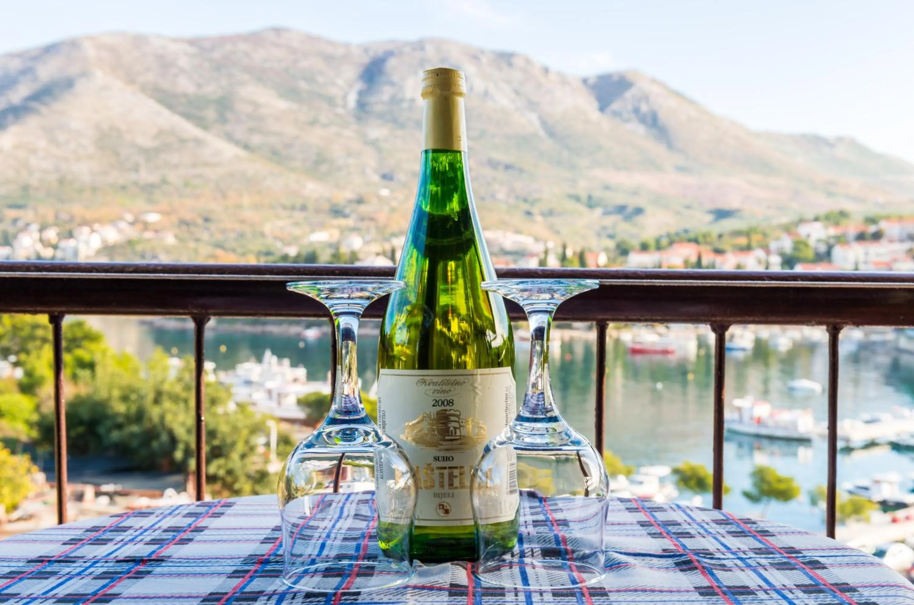 Alcoholic drinks in Apartments & Rooms Mihajica