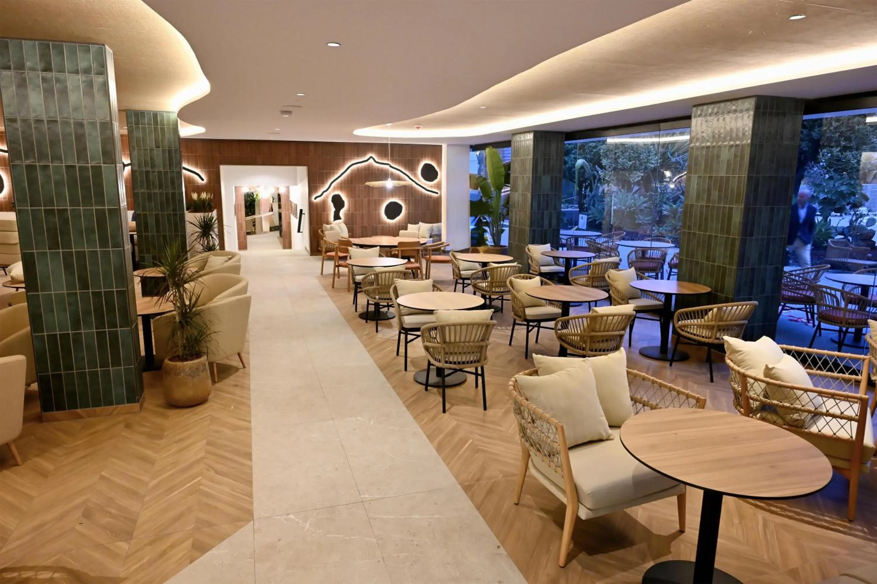 Restaurant/places to eat in Radisson Resort & Residences Tenerife - Adults Only