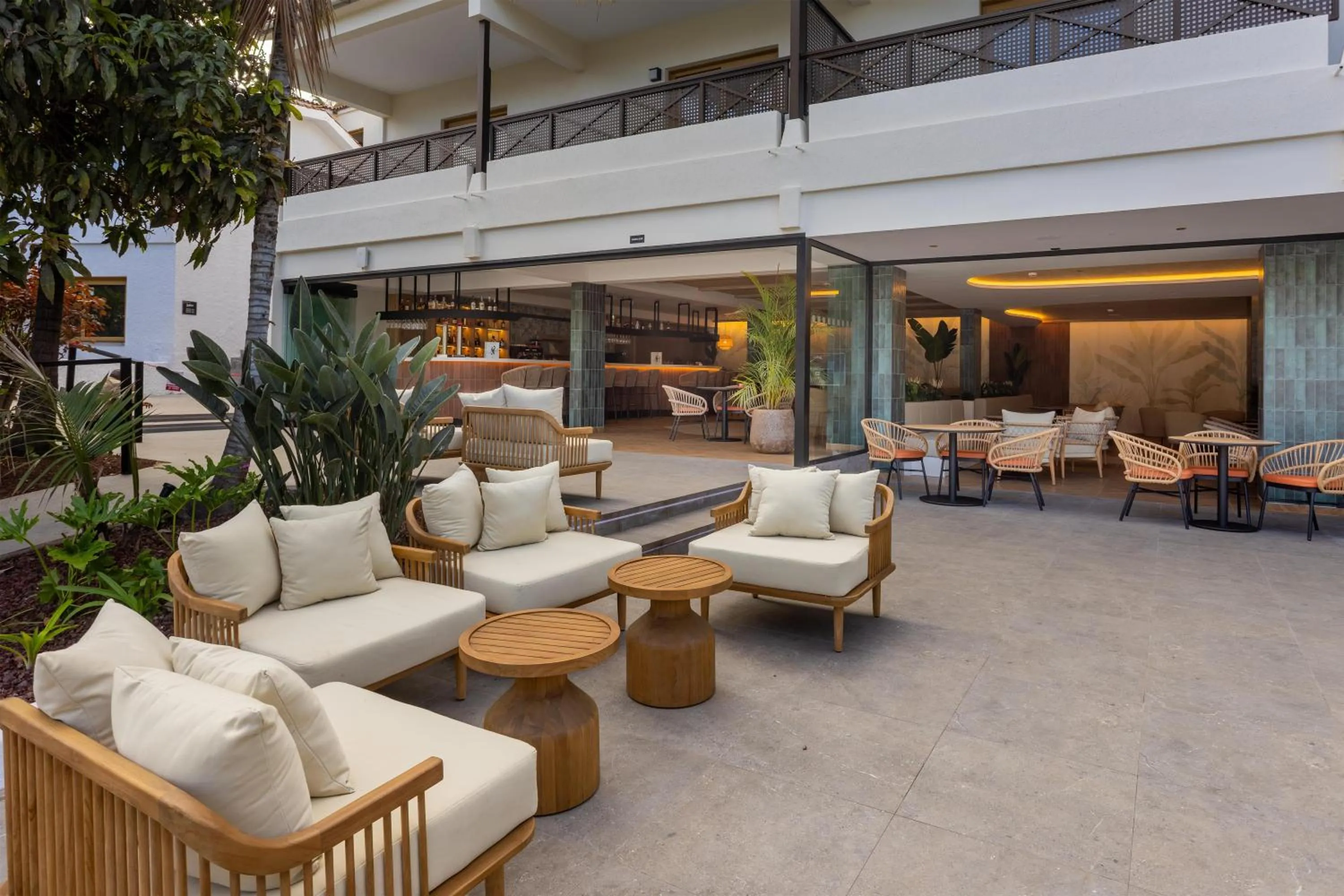 Restaurant/places to eat in Radisson Resort & Residences Tenerife - Adults Only