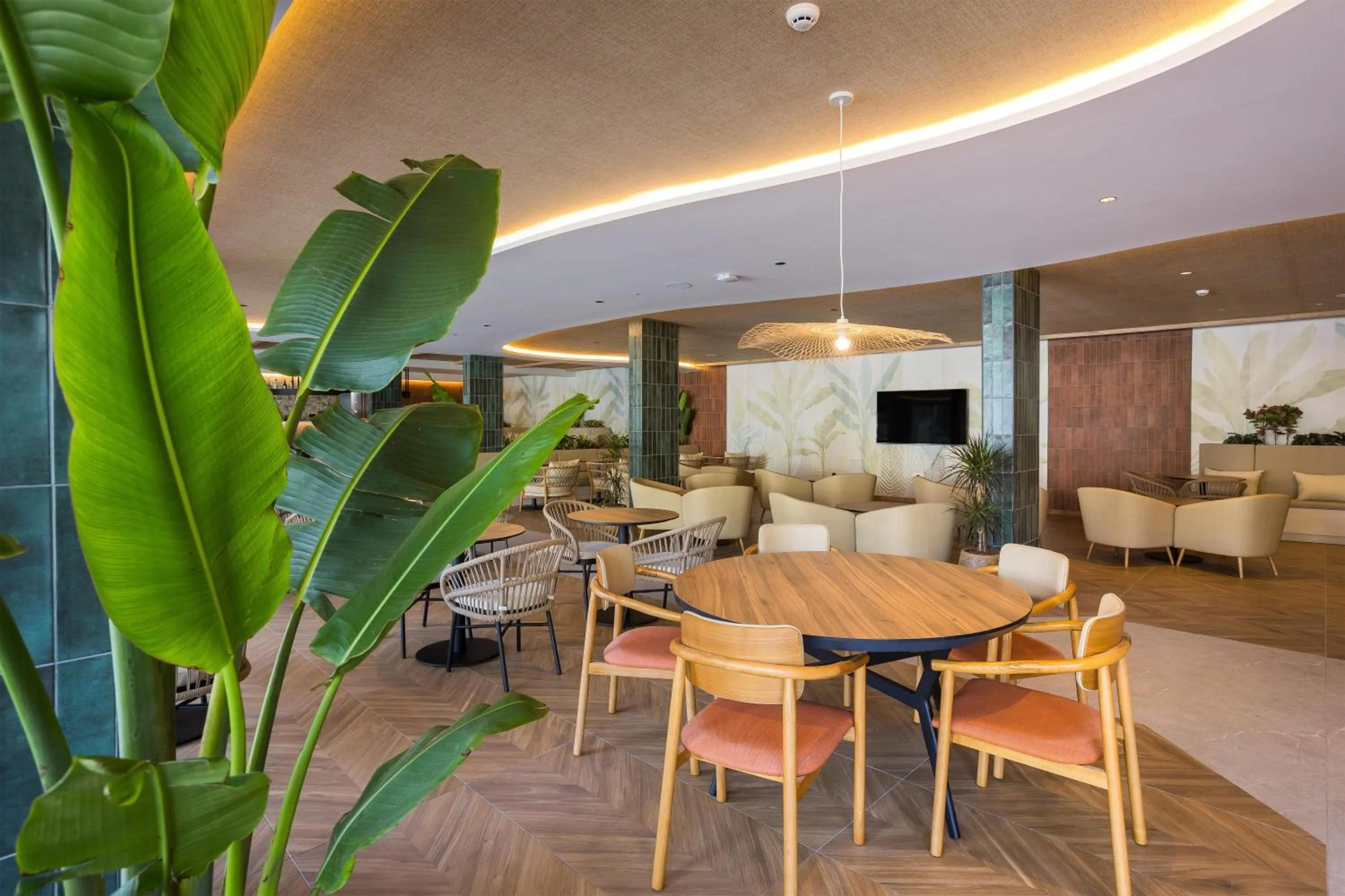 Lounge or bar in Radisson Resort & Residences Tenerife - Adults Only