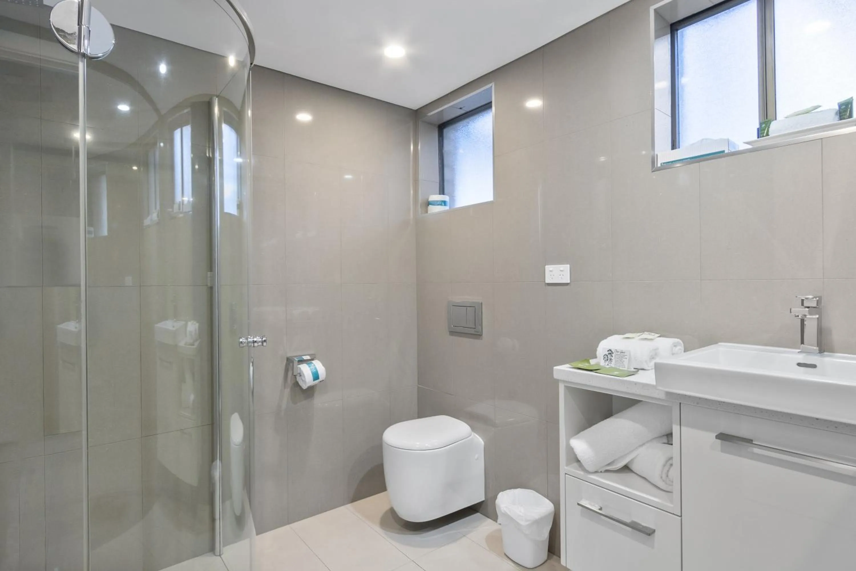 Bathroom in Grosvenor Court Apartments