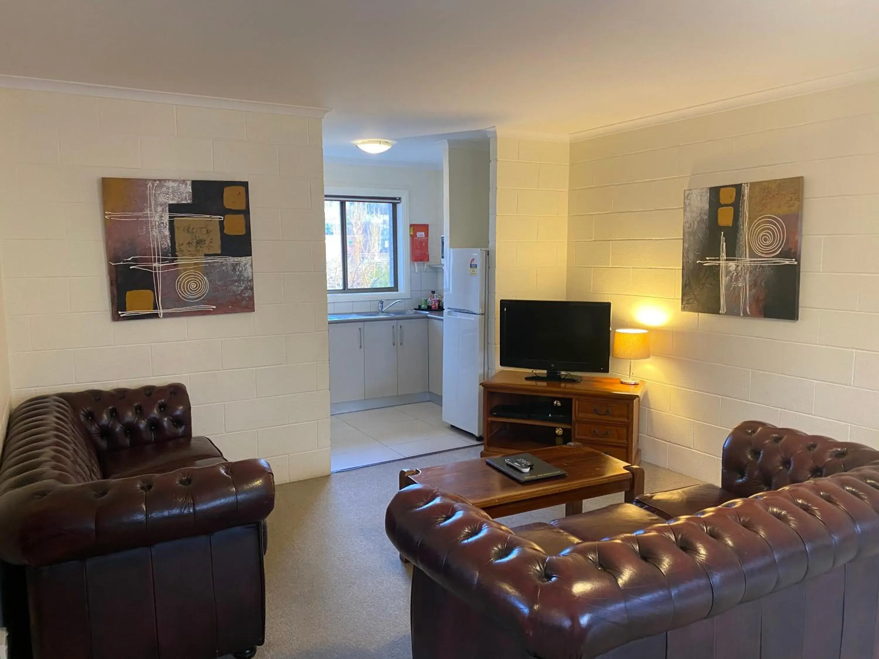 Two-Bedroom Apartment - 2 Queen Beds (2 Night Hot Rate) in Grosvenor Court Apartments Two-Bedroom Apartment - 2 Queen Beds (2 Night Hot Rate) in Grosvenor Court Apartments