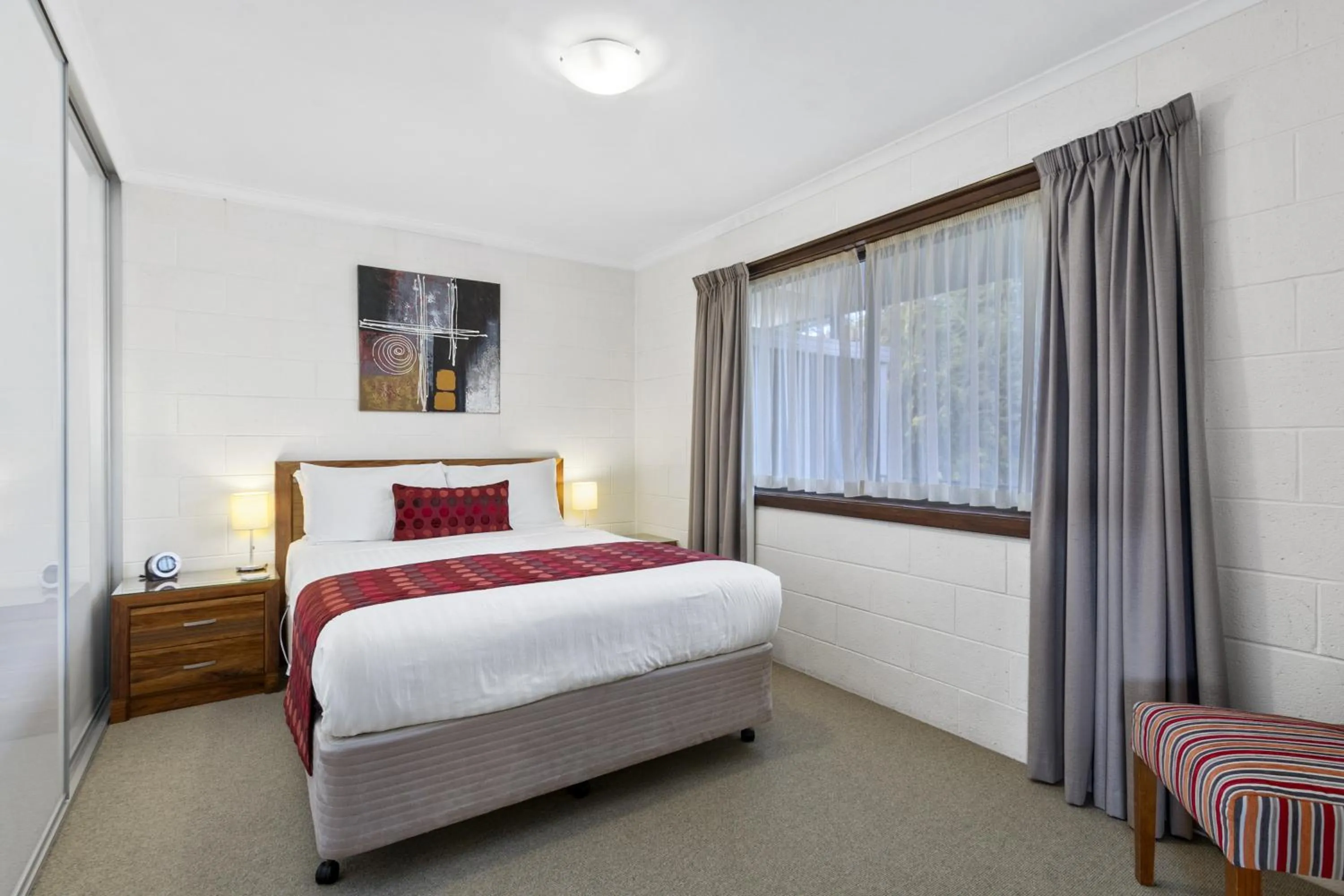 Bedroom, Bed in Grosvenor Court Apartments