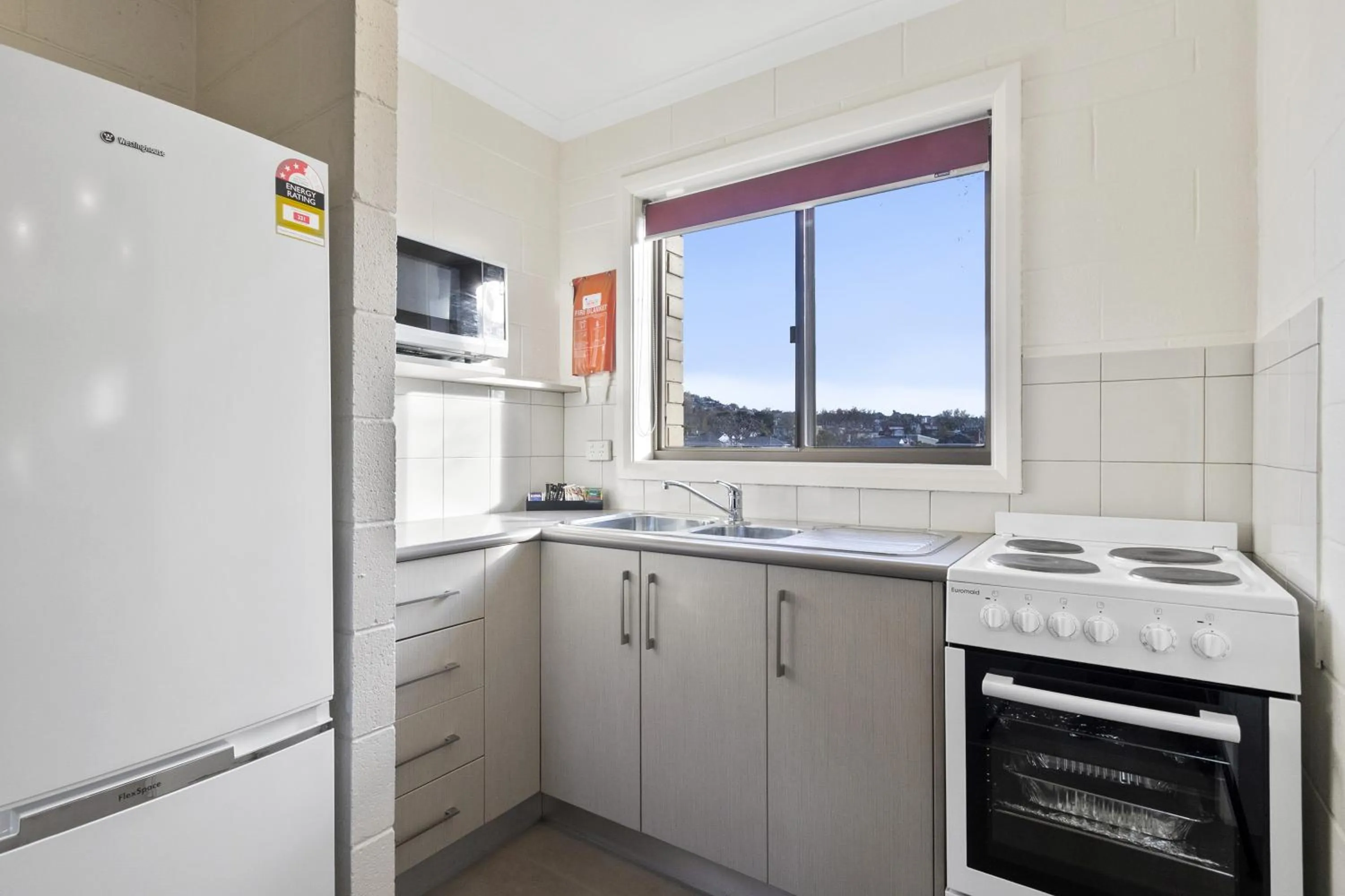 Kitchen or kitchenette in Grosvenor Court Apartments