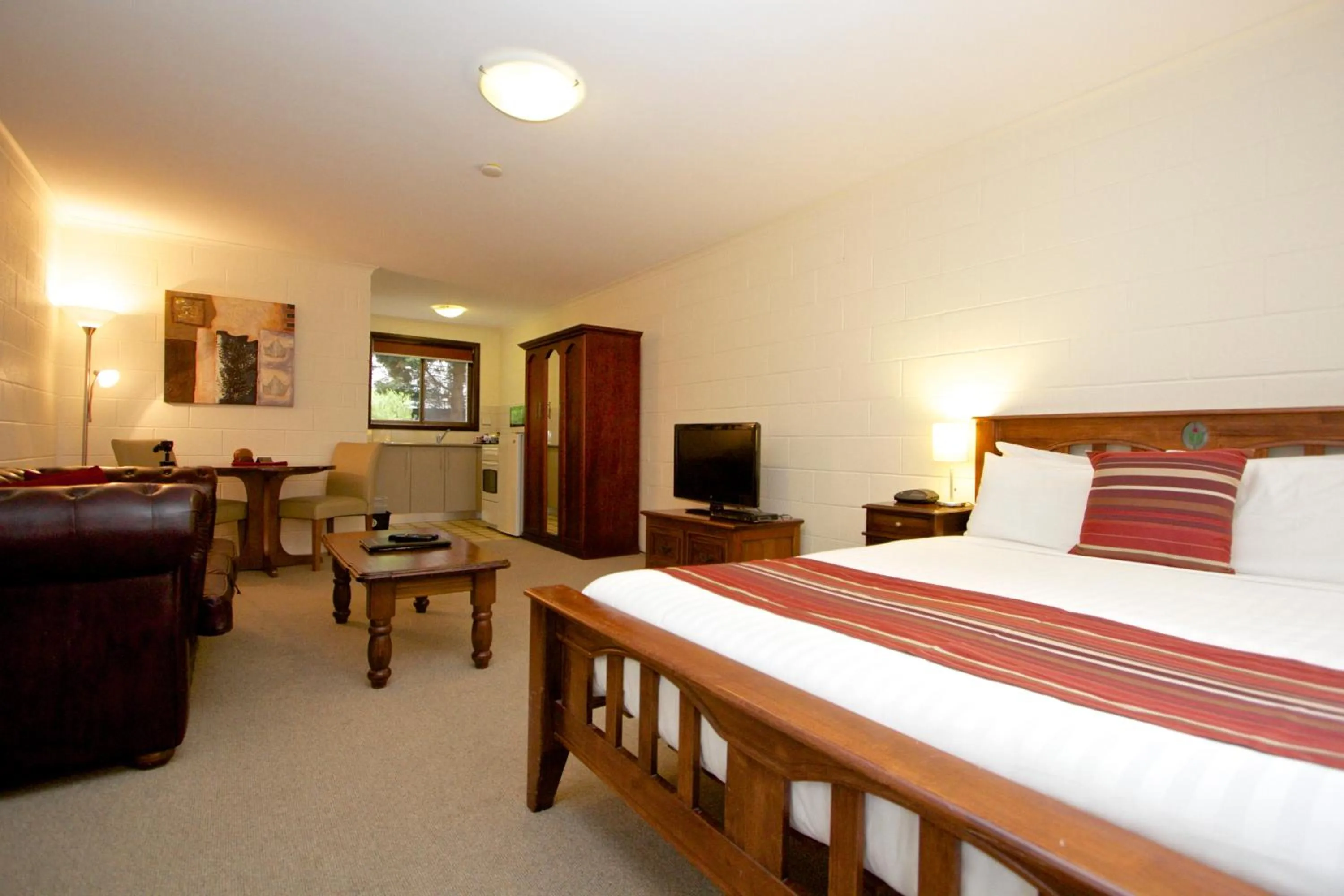 Photo of the whole room, Bed in Grosvenor Court Apartments