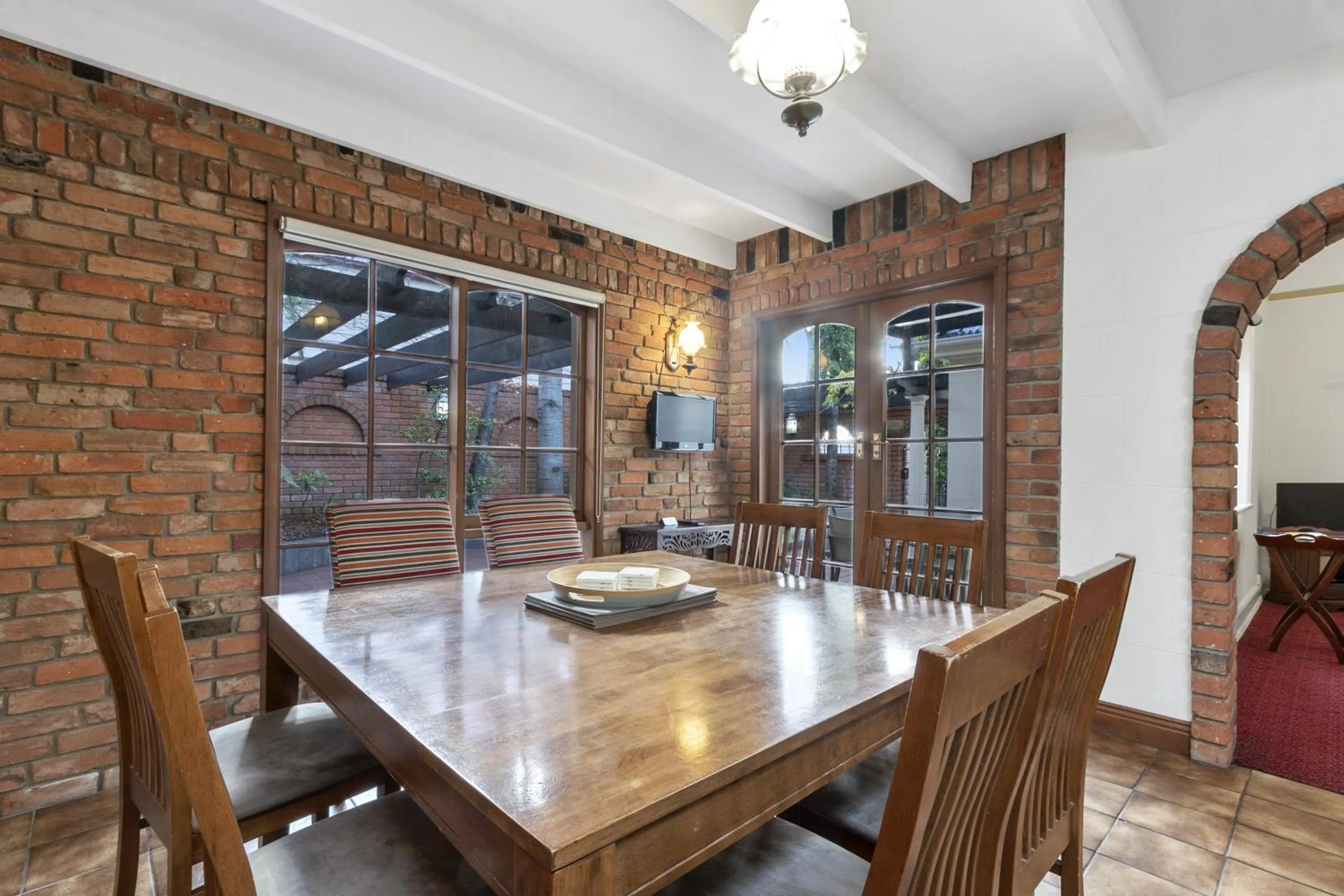 Dining area in Grosvenor Court Apartments