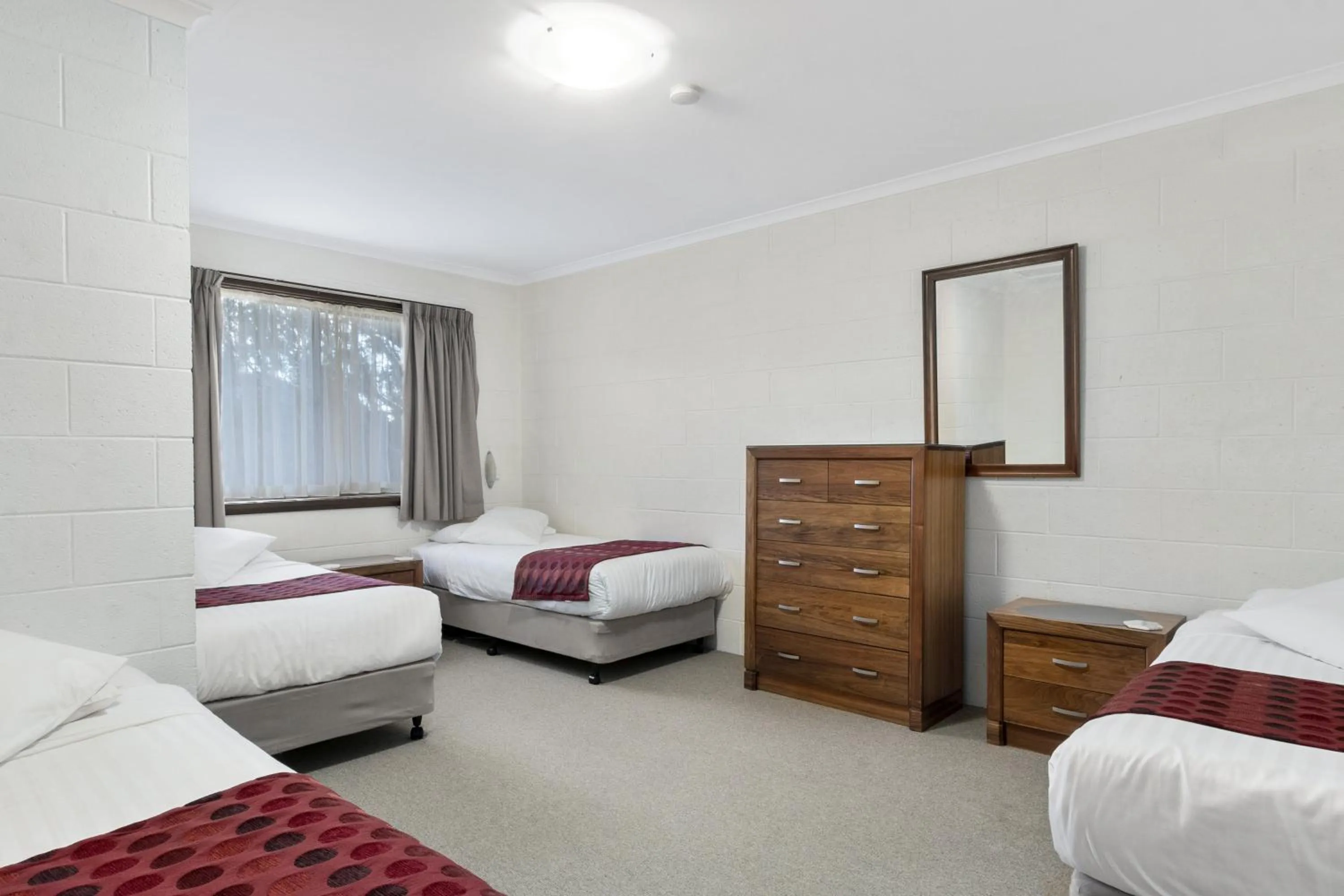 Bedroom, Bed in Grosvenor Court Apartments