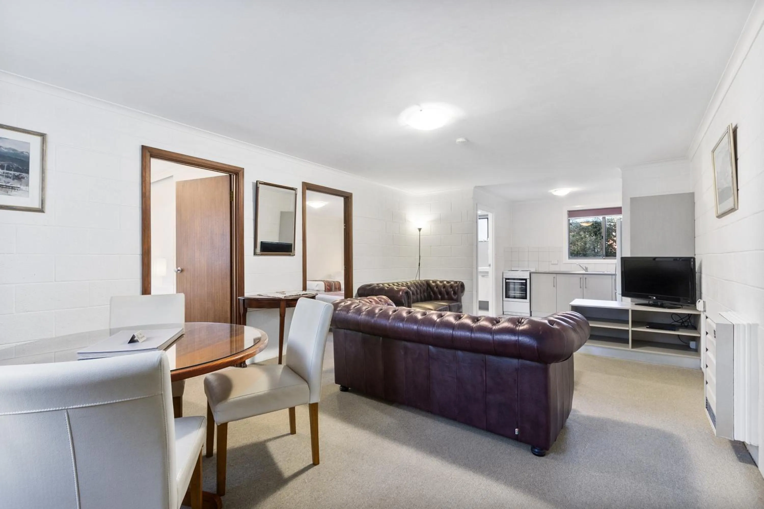 Kitchen or kitchenette in Grosvenor Court Apartments