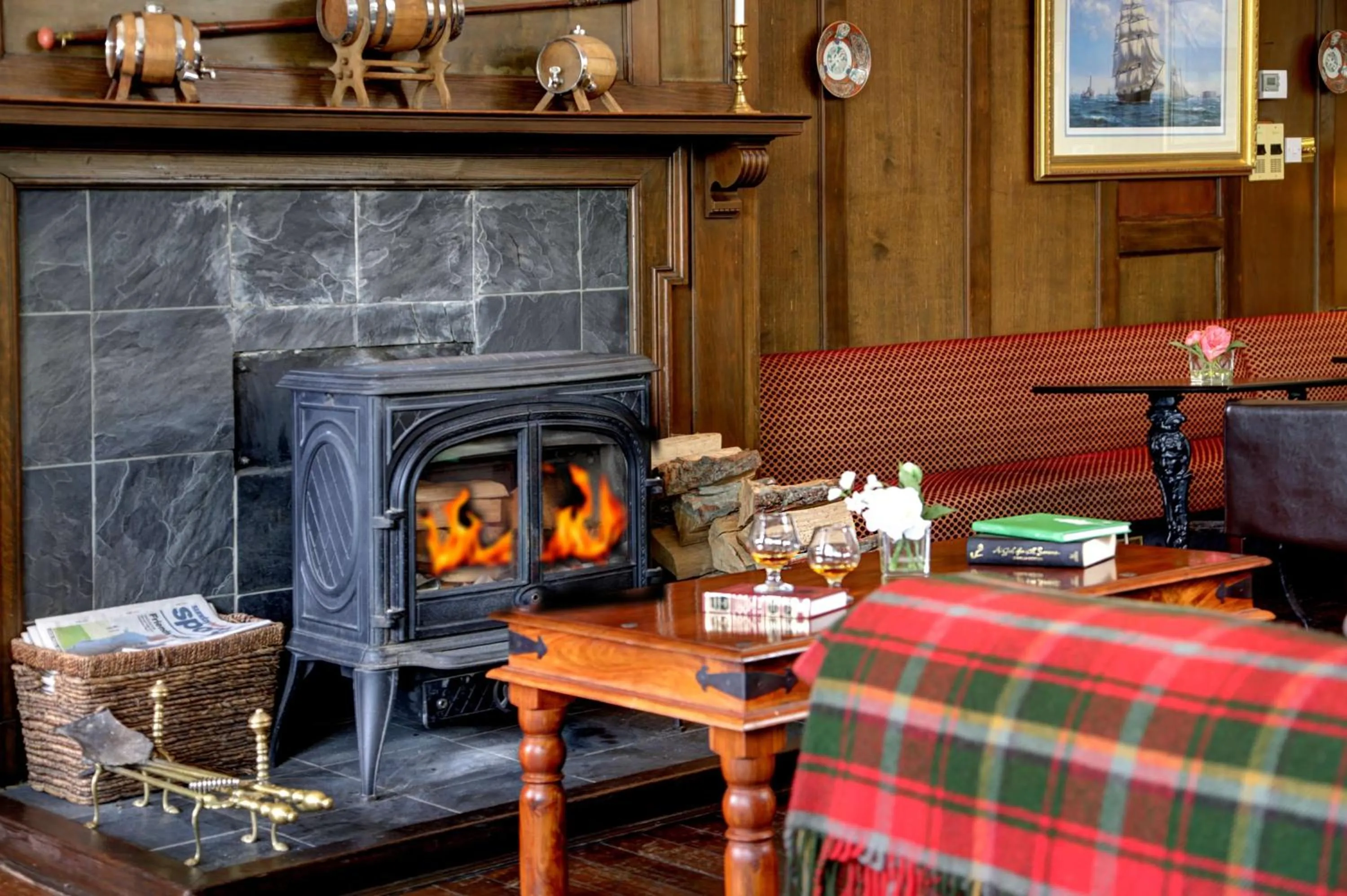 Lounge or bar in BEST WESTERN The Crianlarich Hotel