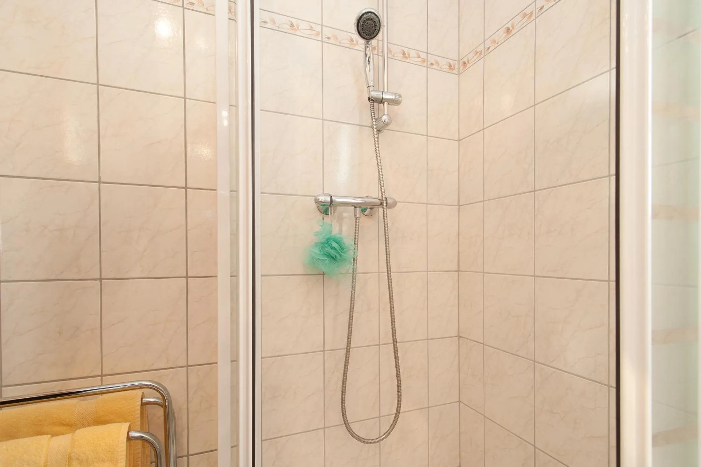 Photo of the whole room in Lug ins Land