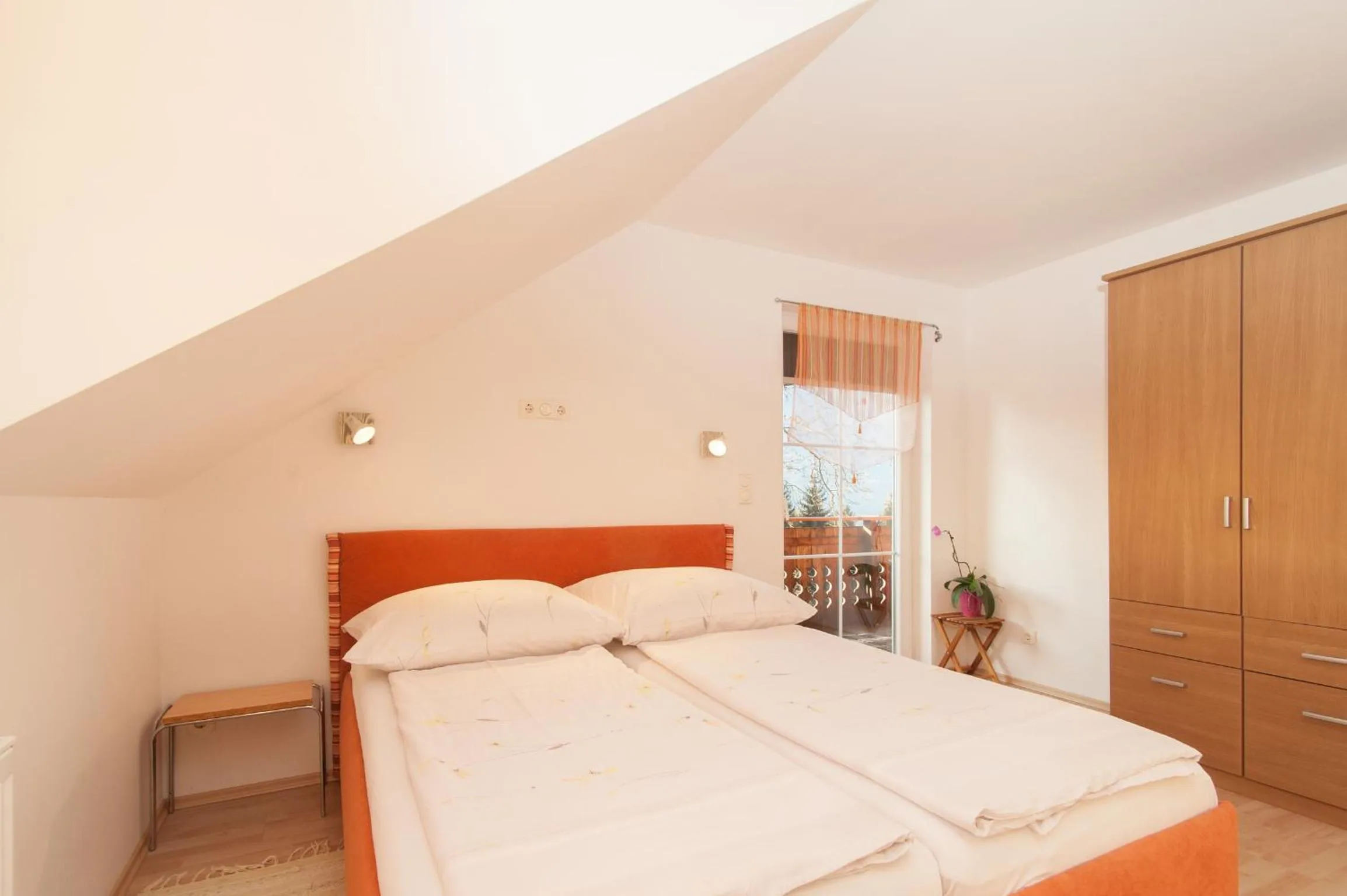 Photo of the whole room in Lug ins Land