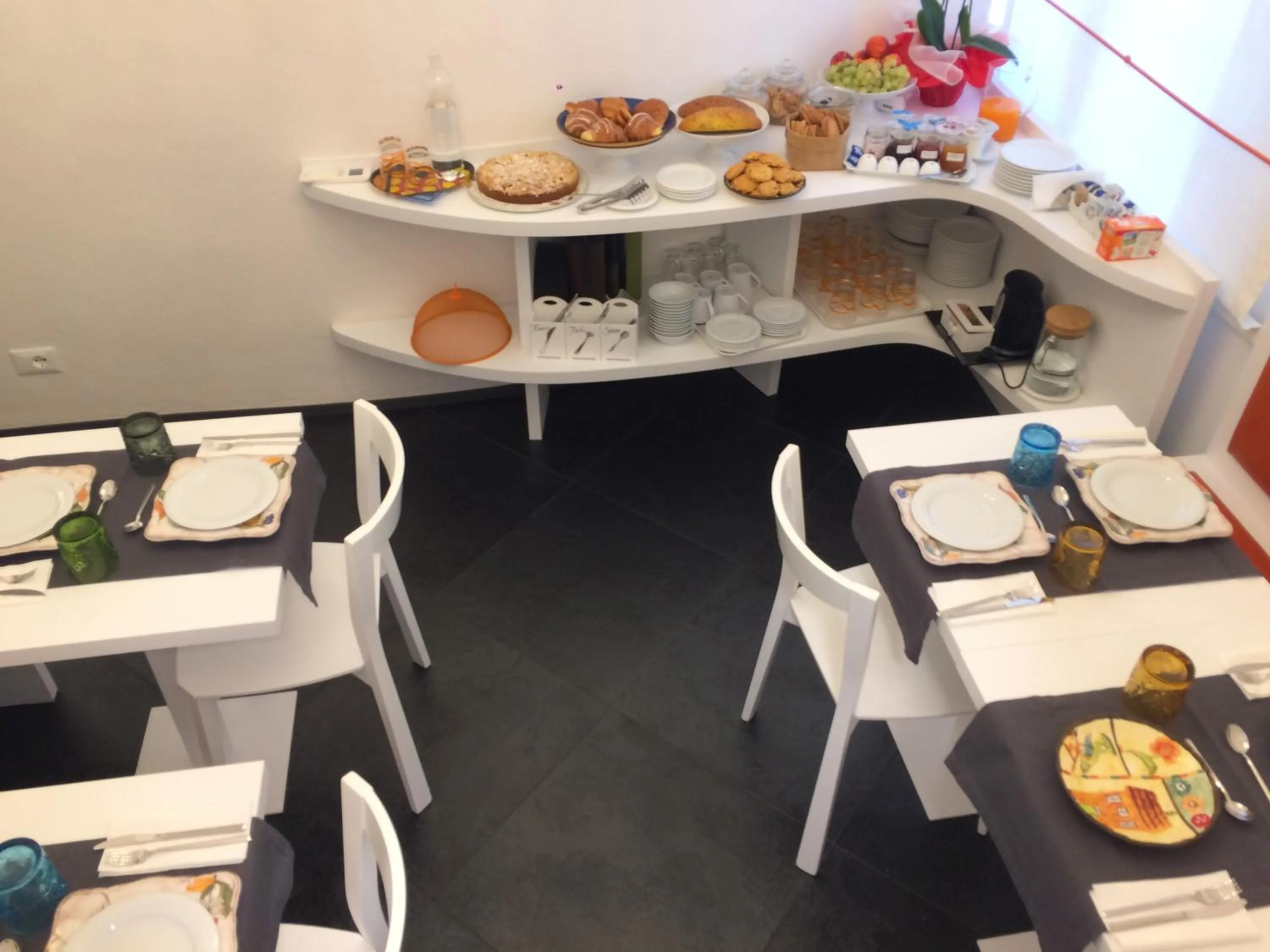 Buffet breakfast in B&B VIA ROMA 25