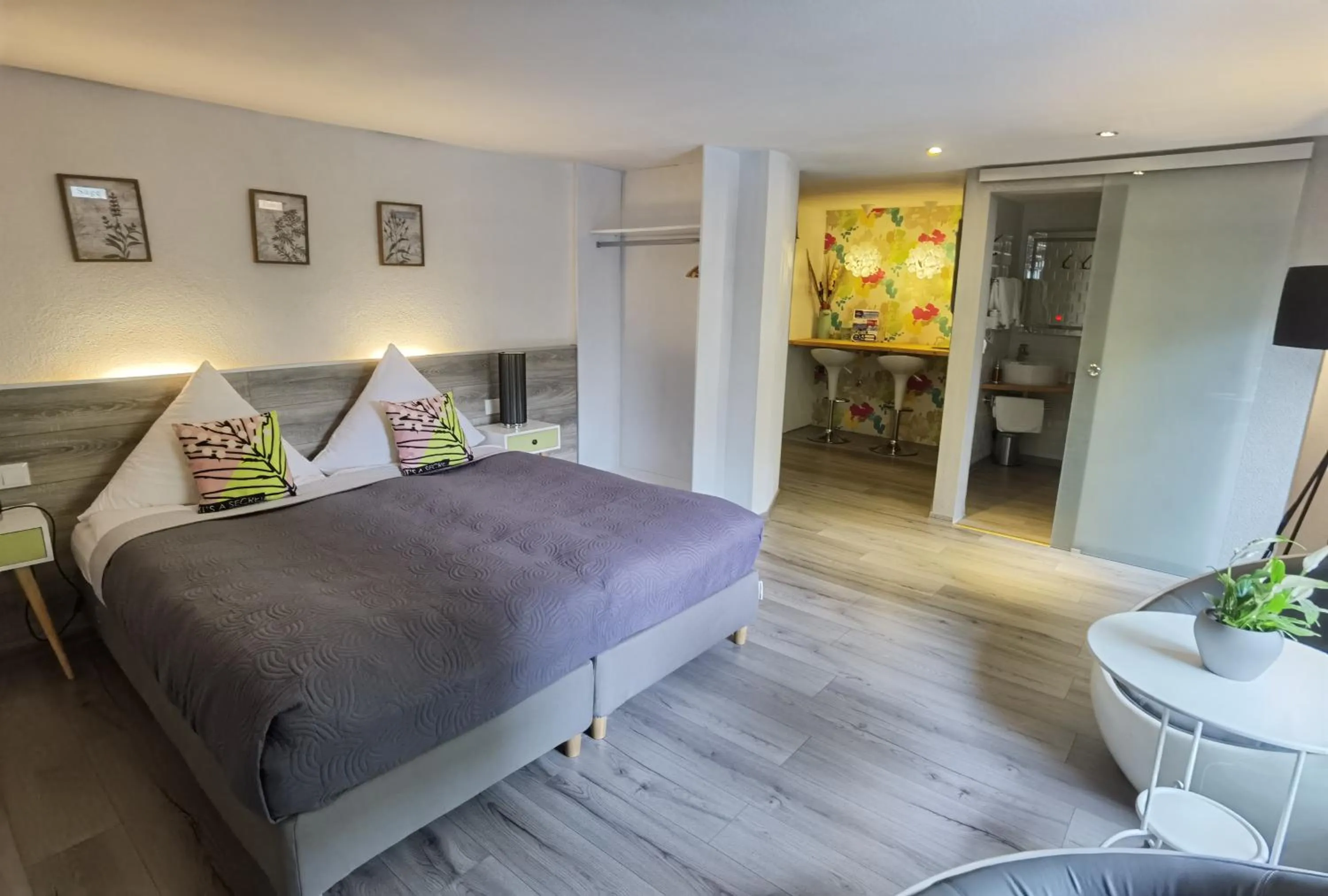 Photo of the whole room, Bed in Das Waldhaus