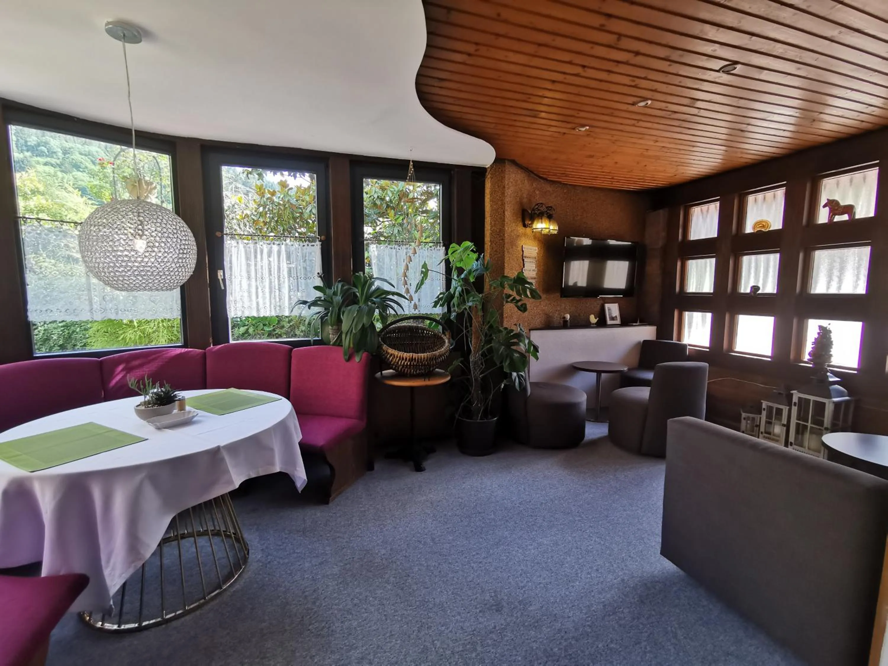 Communal lounge/ TV room in Das Waldhaus