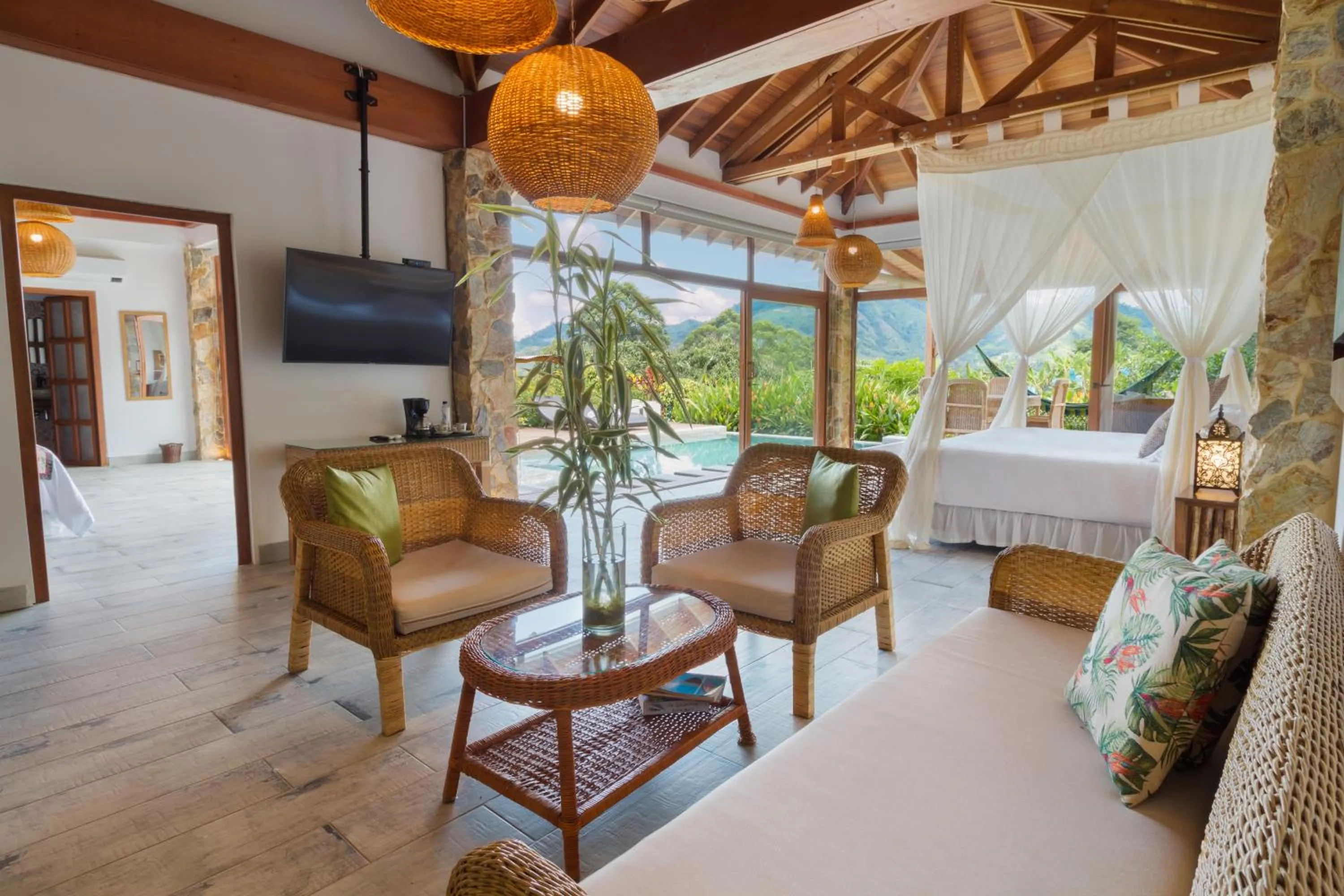 Pool view, Bed in Hotel Spa La Colina