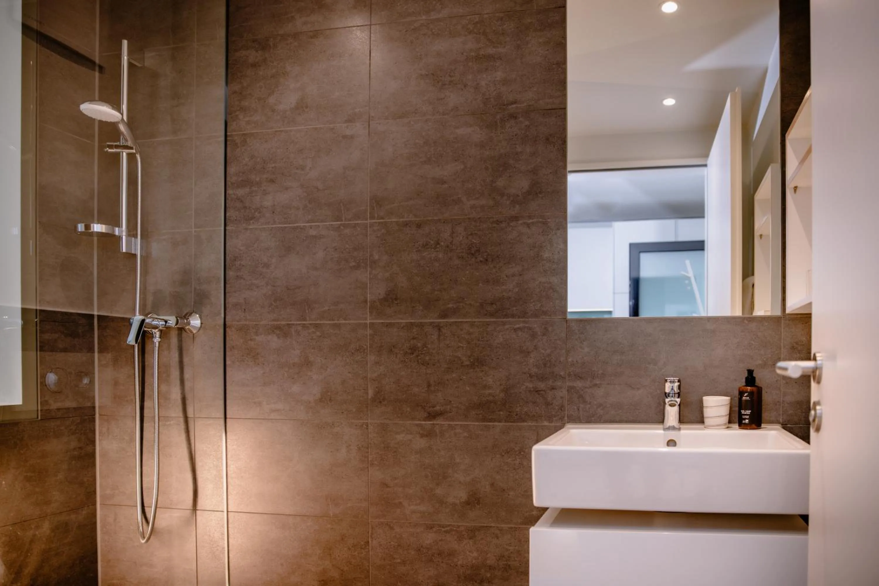 Bathroom in THE FLAG München M.