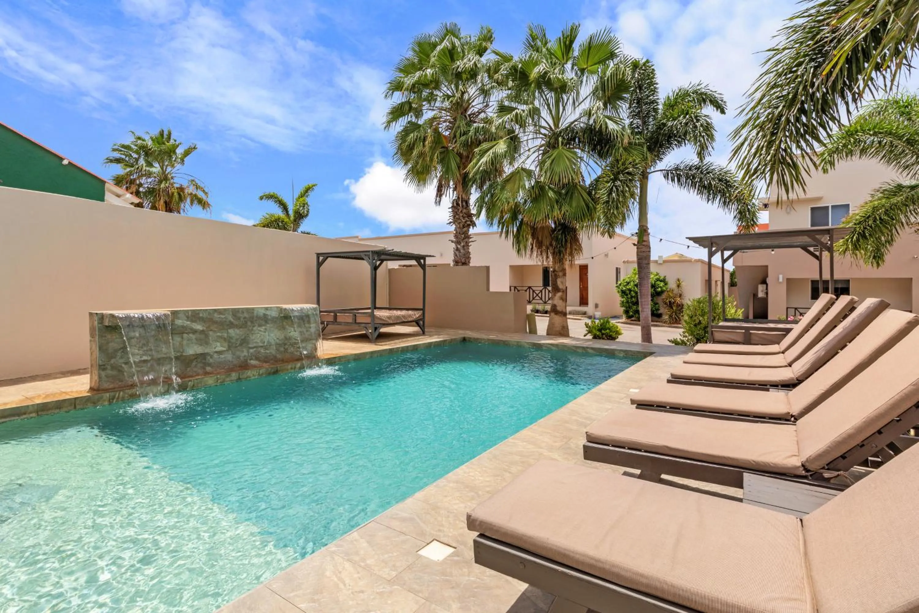 Swimming pool in Curadise Living