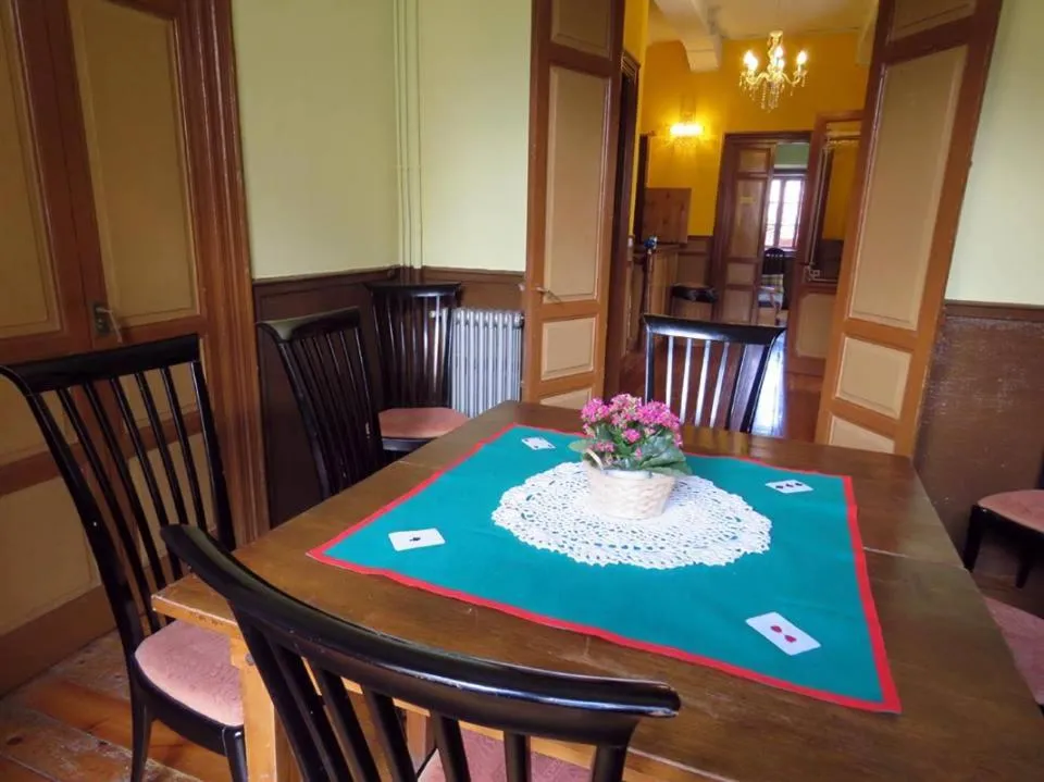 Communal lounge/ TV room in Albergue La Casona Del Peregrino