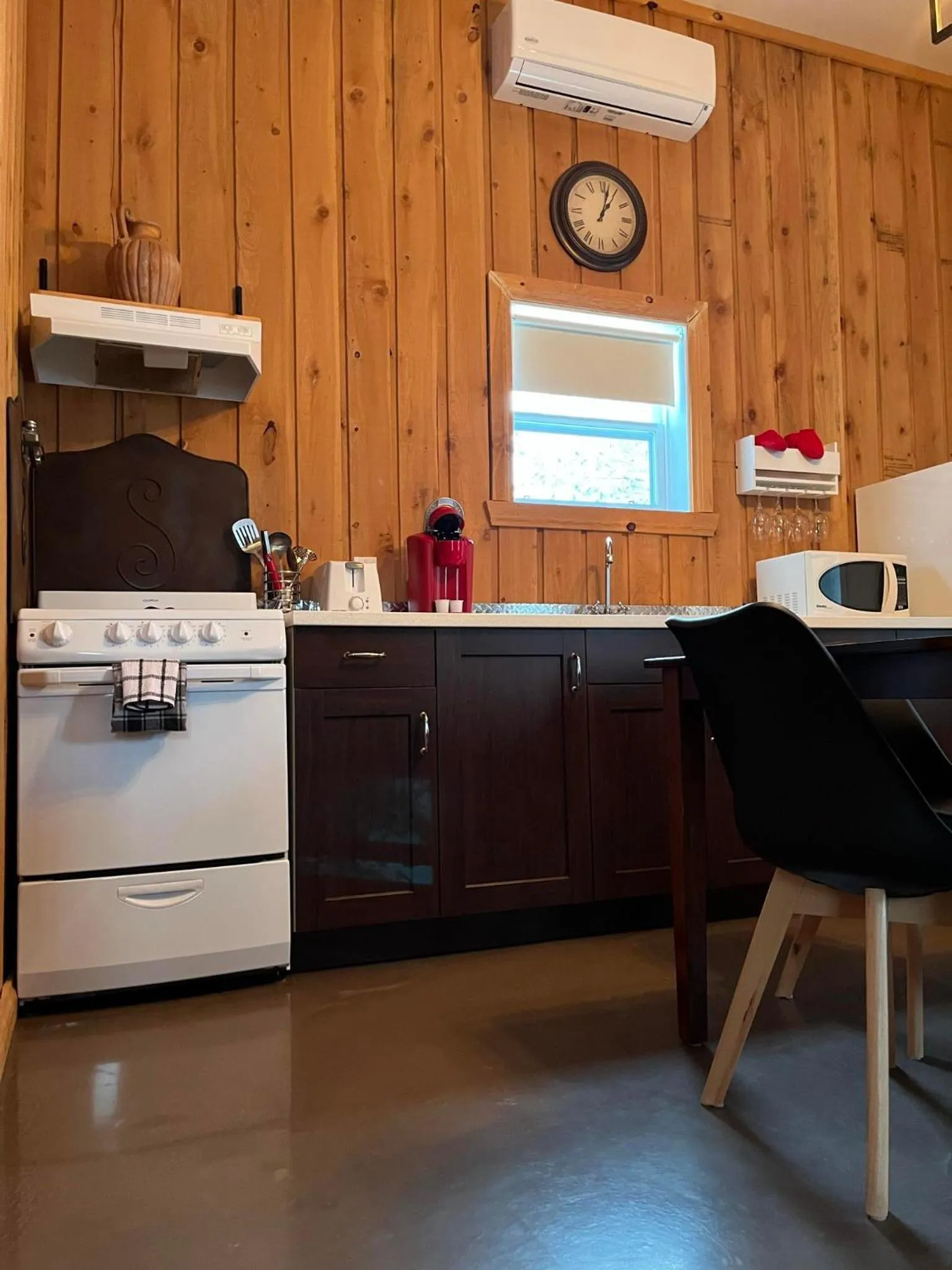 Kitchen or kitchenette in Chalets du Domaine Yamaska