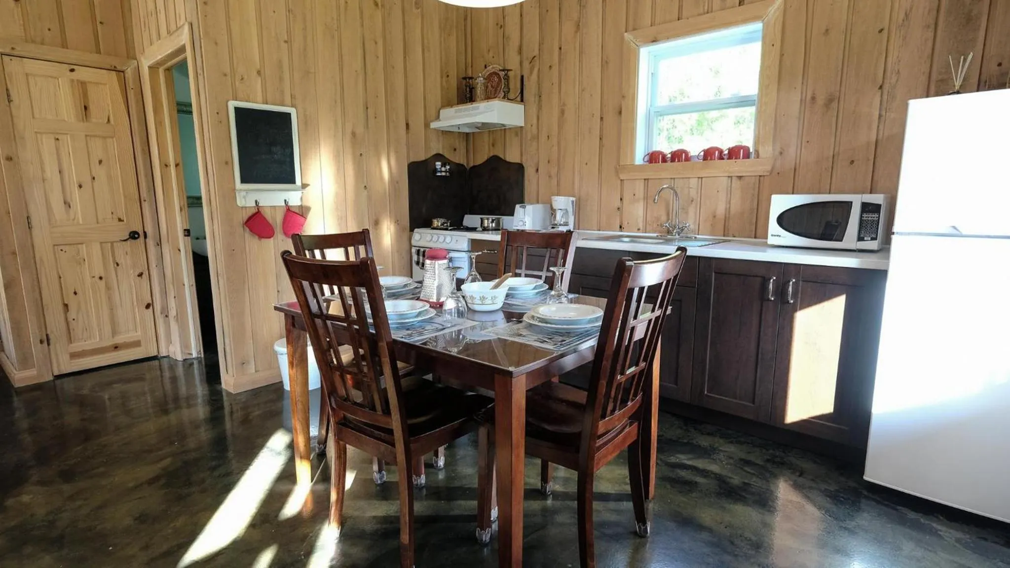 Kitchen or kitchenette in Chalets du Domaine Yamaska
