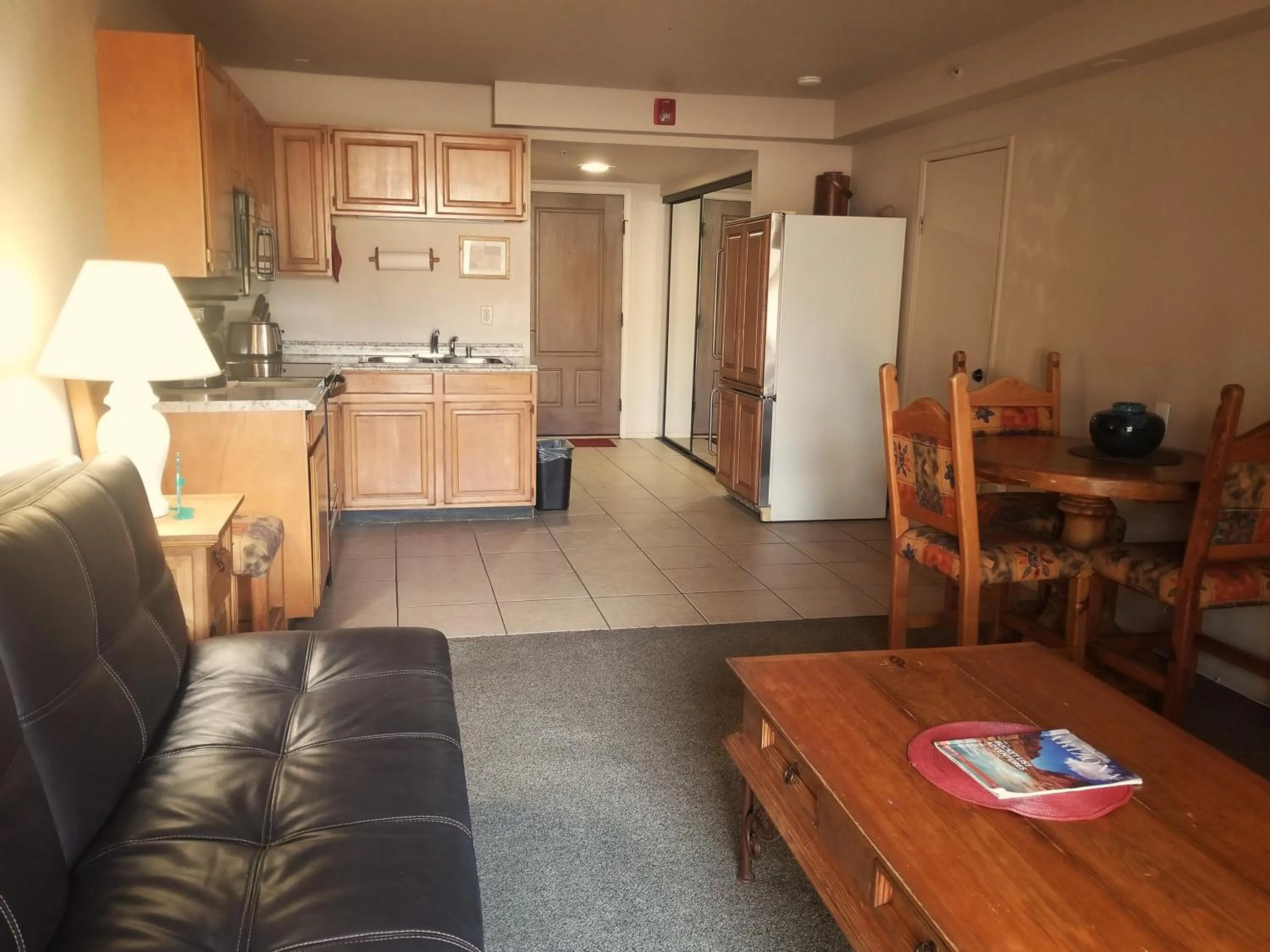 Living room in Beaver Creek Inn