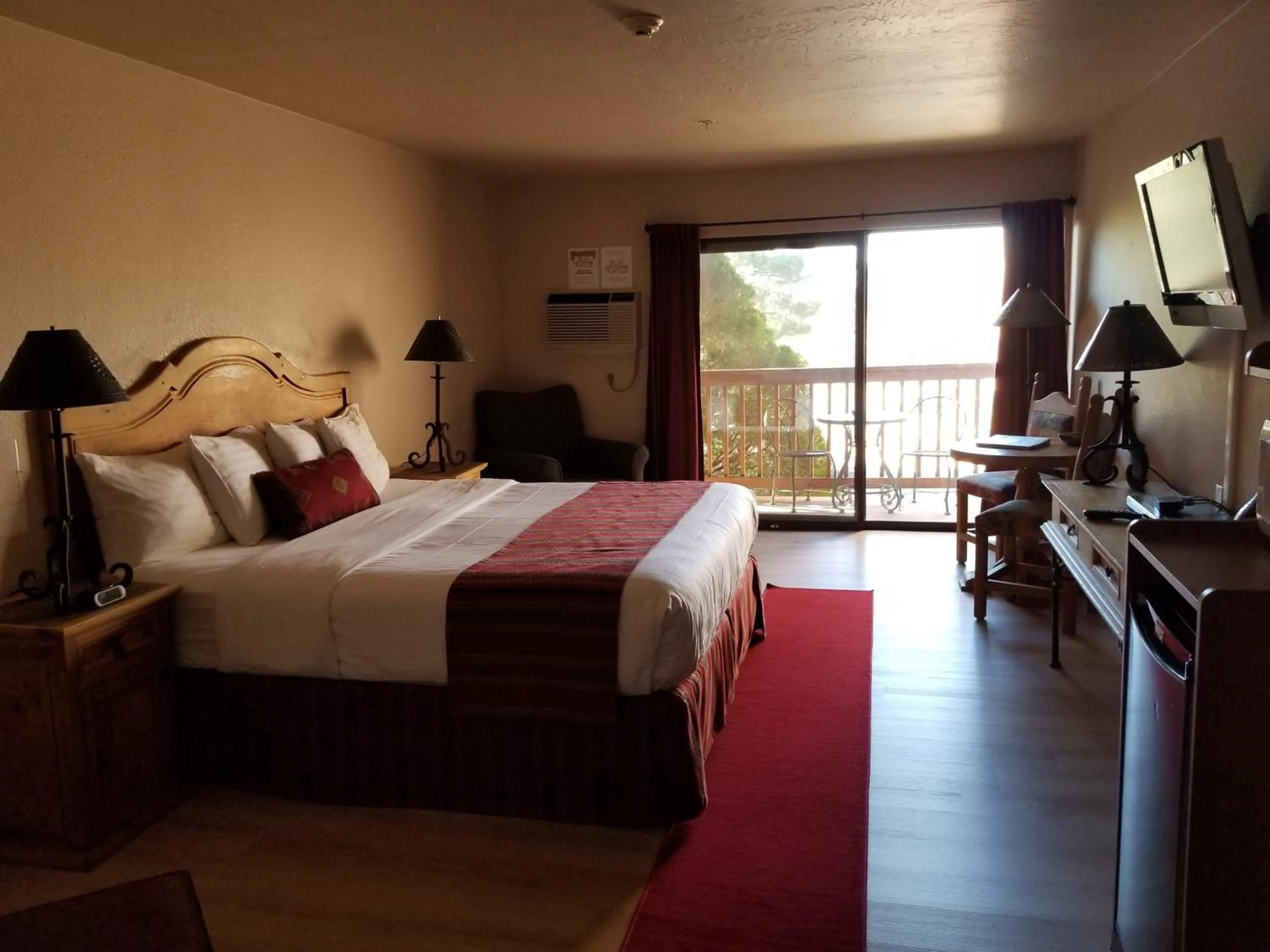 Photo of the whole room, Bed in Beaver Creek Inn