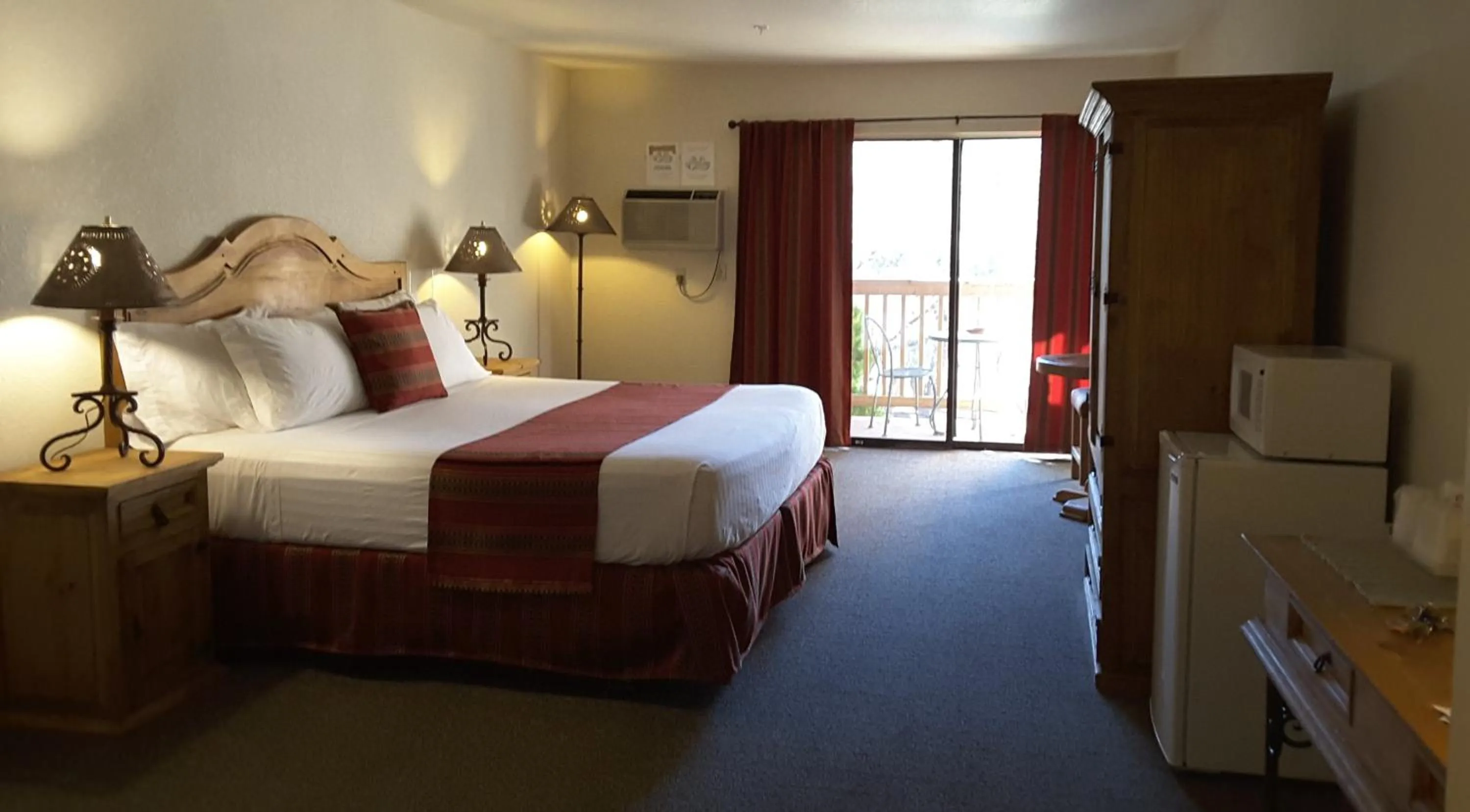 Photo of the whole room, Bed in Beaver Creek Inn