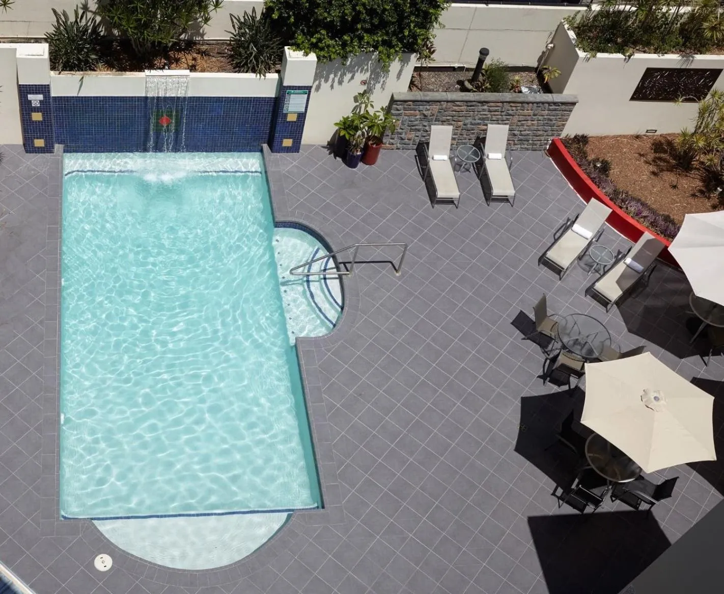 Area and facilities in West End Central Apartments