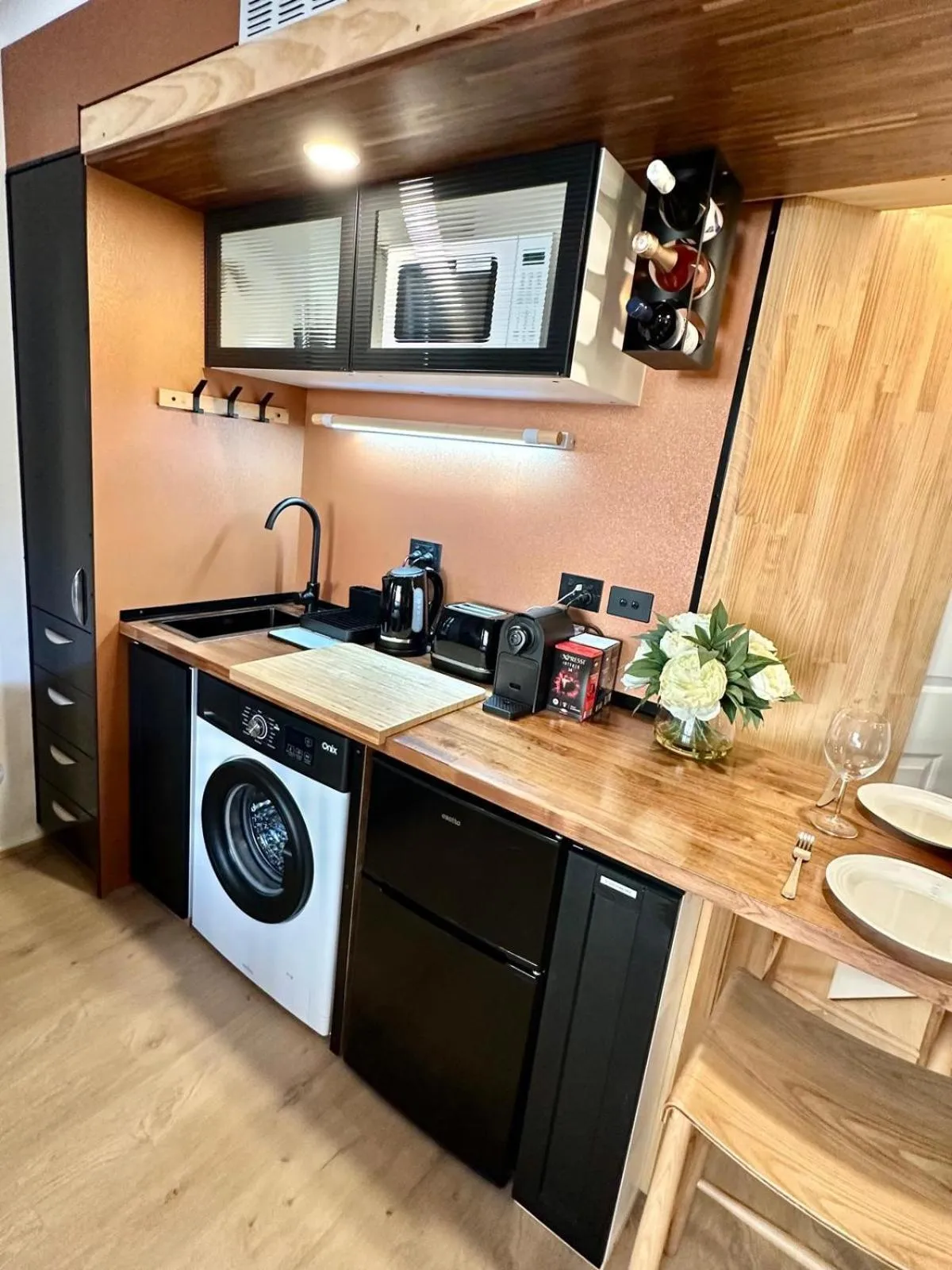 Kitchen or kitchenette in West End Central Apartments