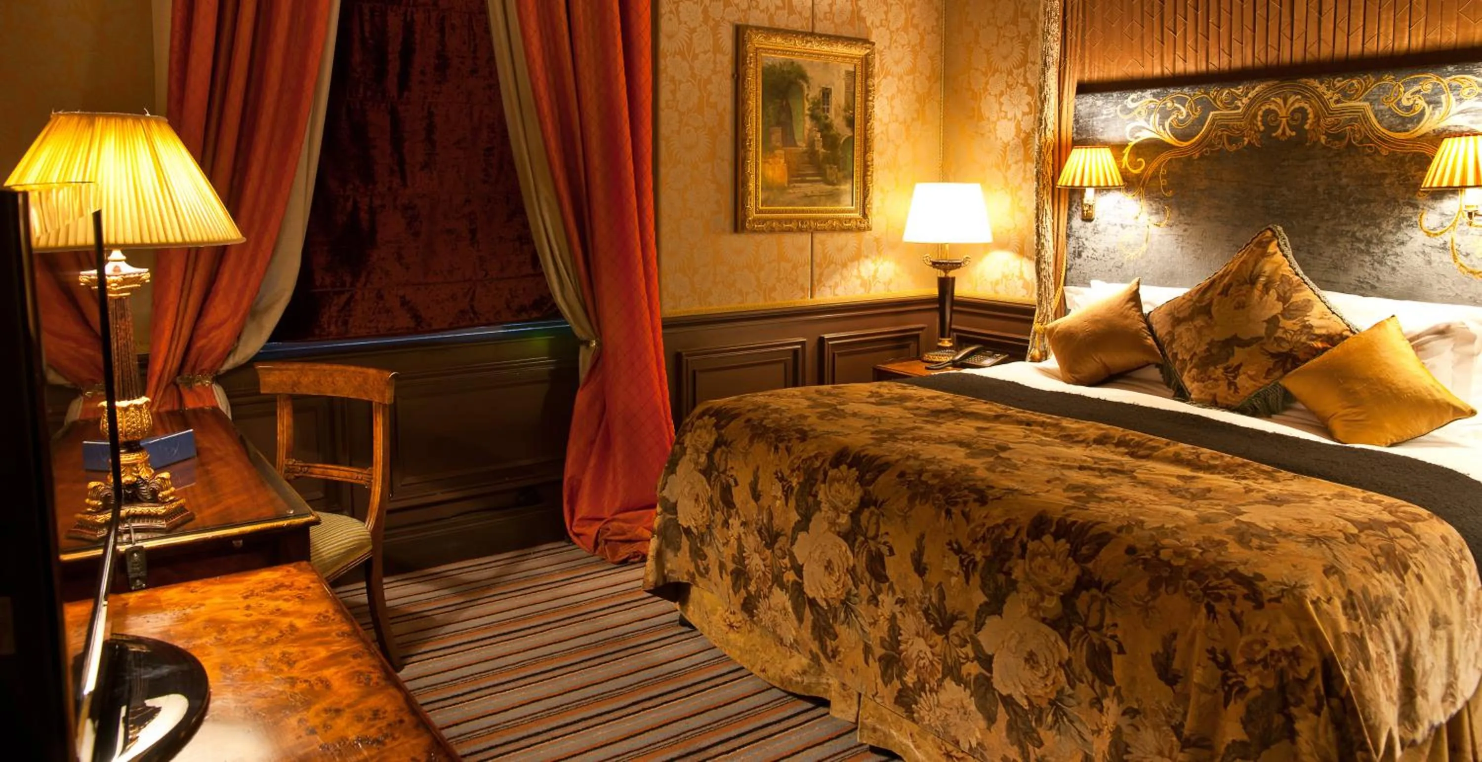 Bed in The Merchant Hotel