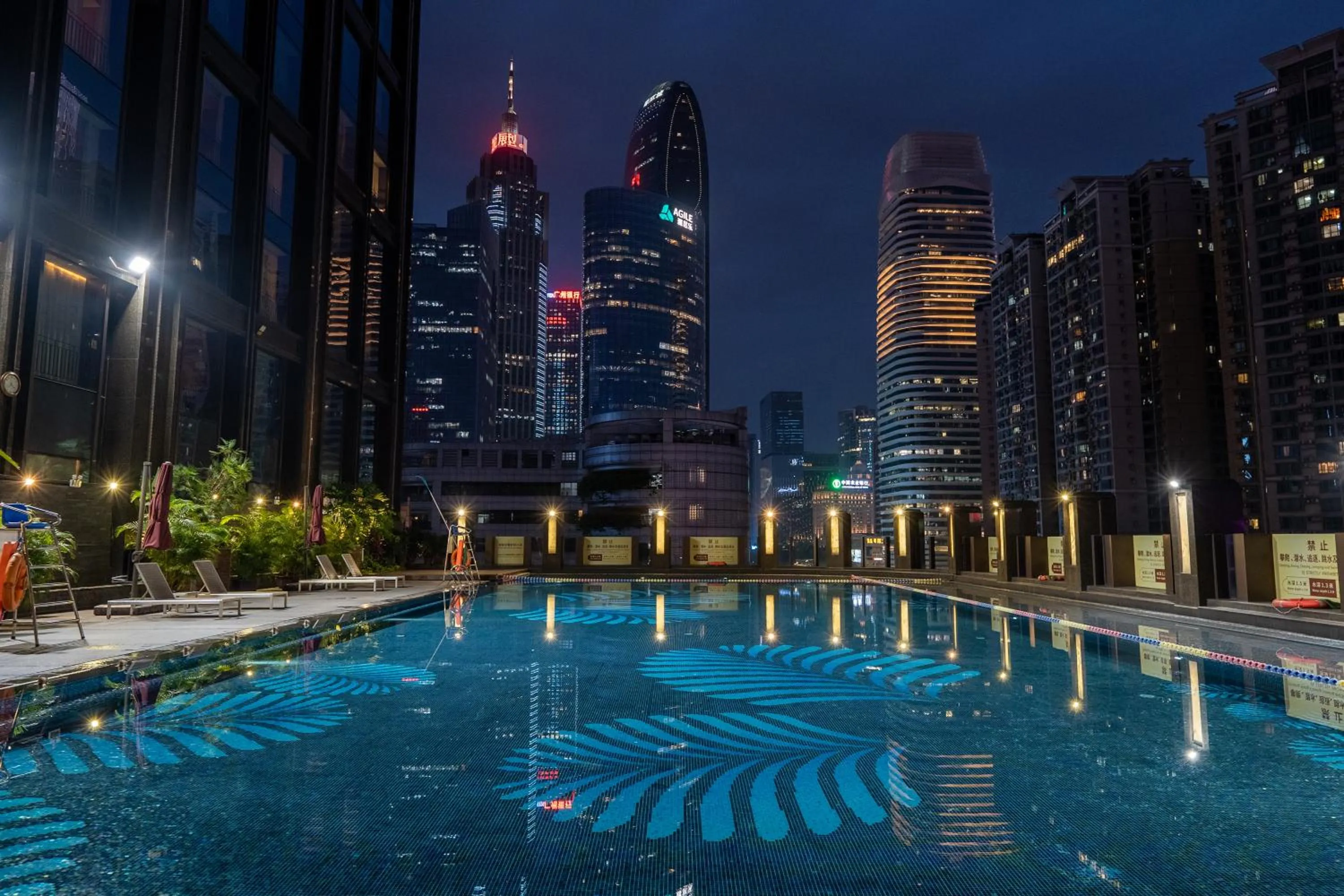 Swimming pool in Vaperse Hotel Guangzhou Zhujiang New Town