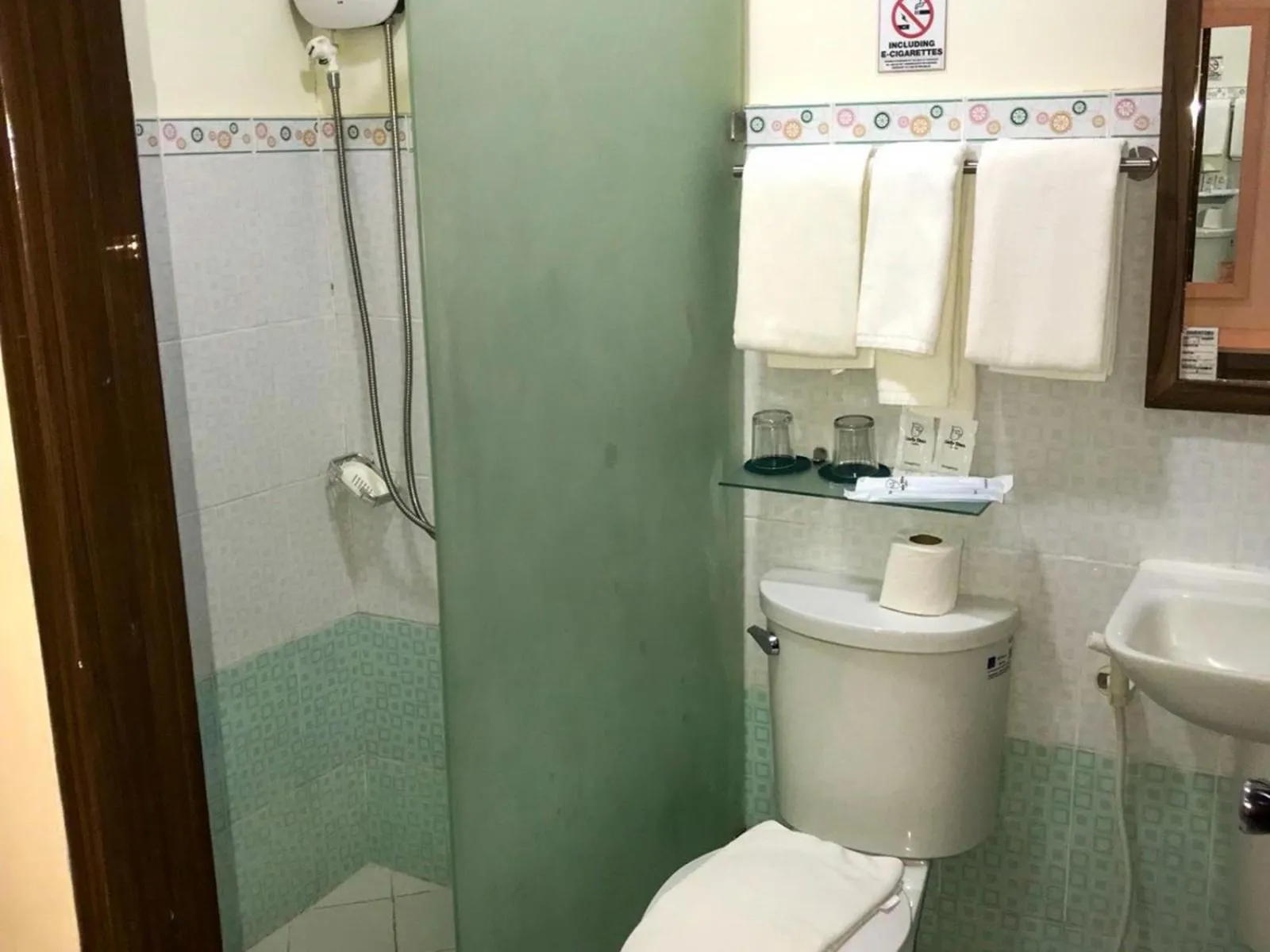 Bathroom in Cebu Uncle Toms Cabin Hotel powered by Cocotel