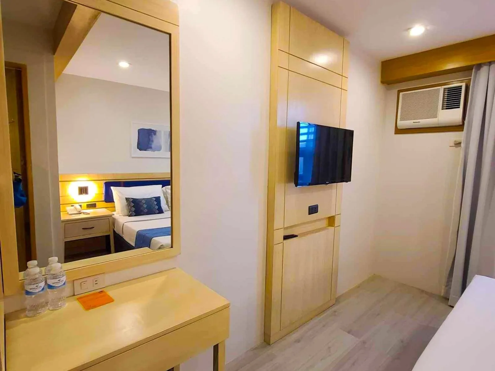 Bedroom, Bed in Cebu Uncle Toms Cabin Hotel powered by Cocotel