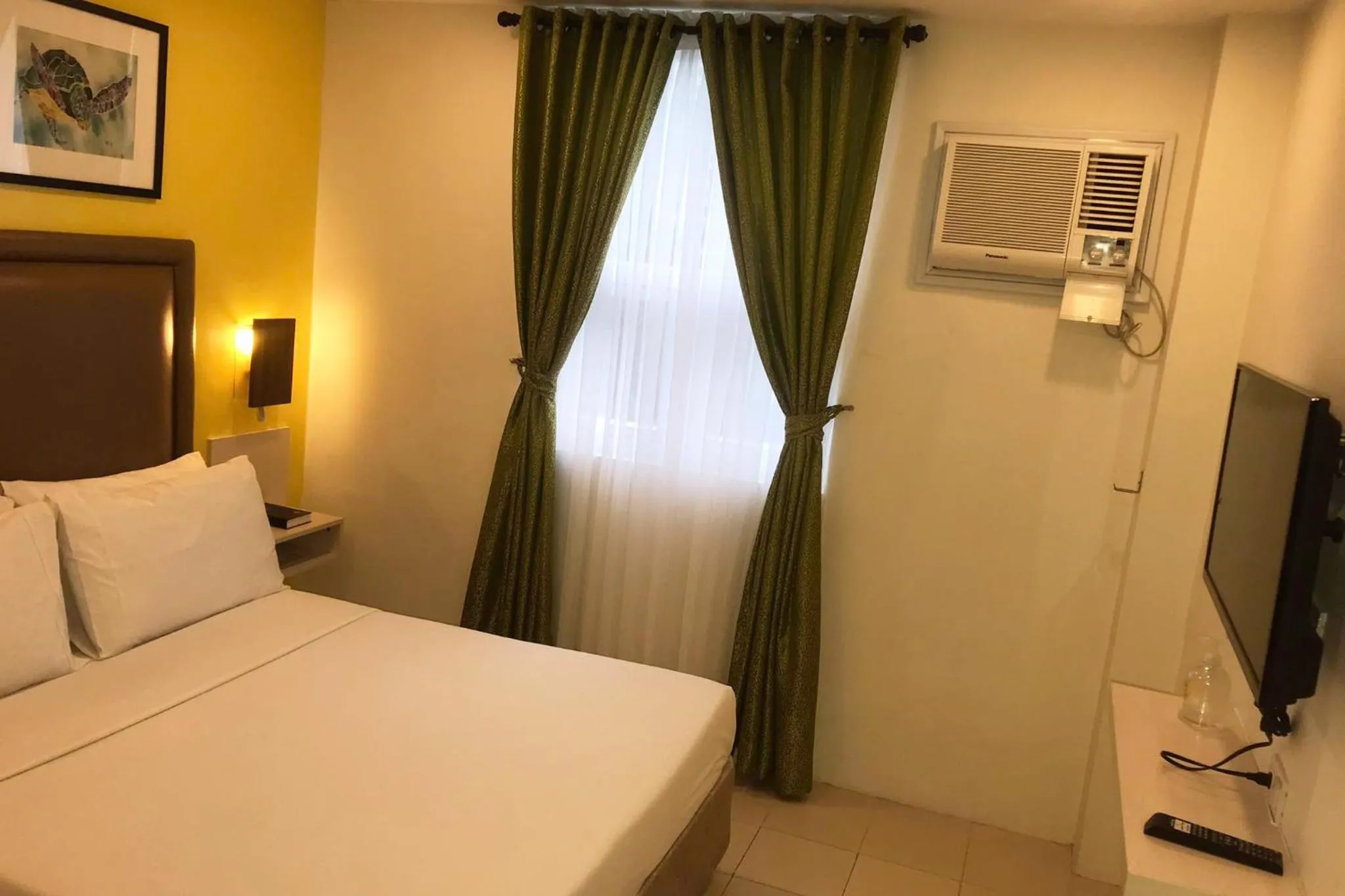 Bed in Cebu Uncle Toms Cabin Hotel powered by Cocotel