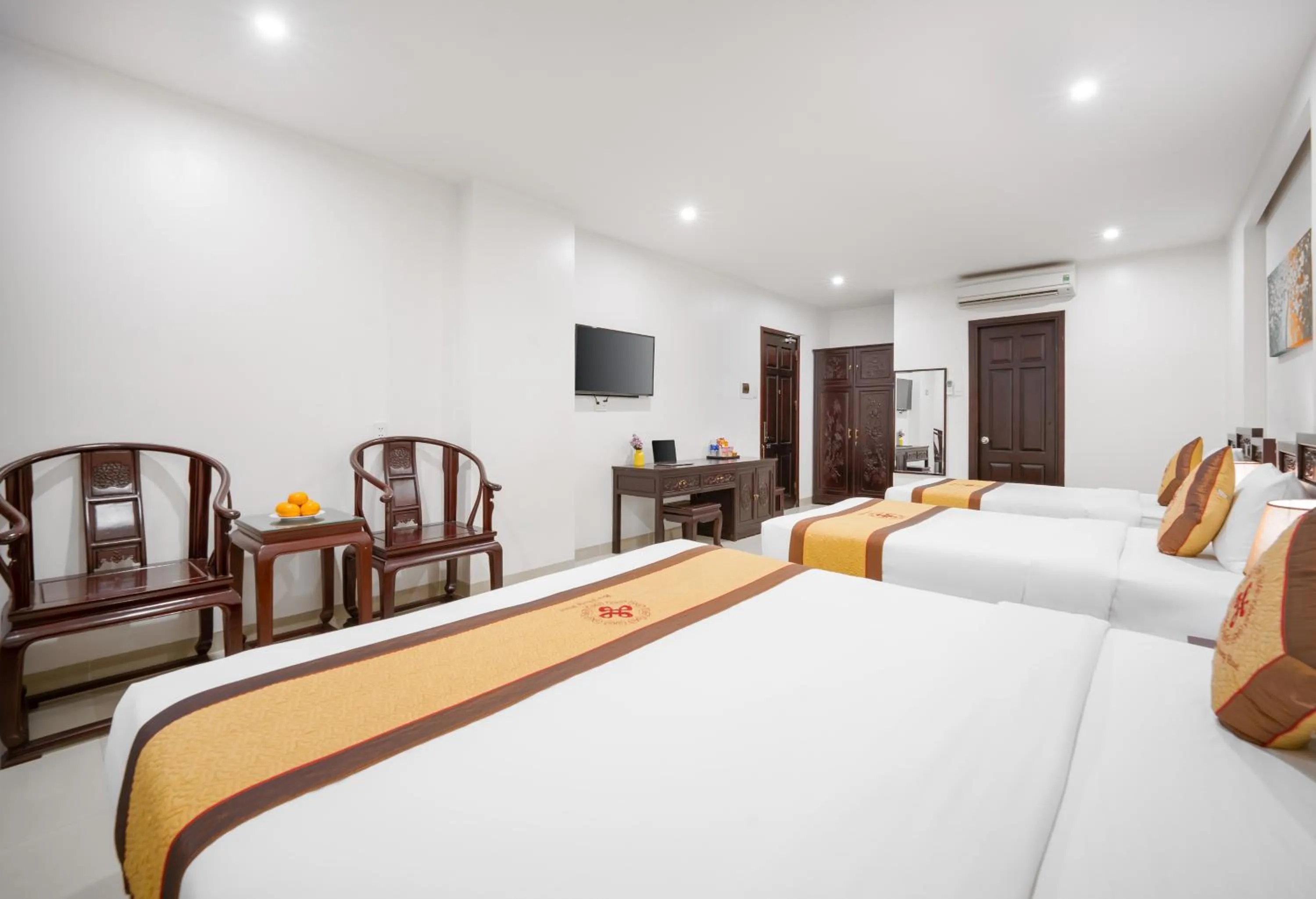 Bed in Hoa Phong Airport Danang Hotel
