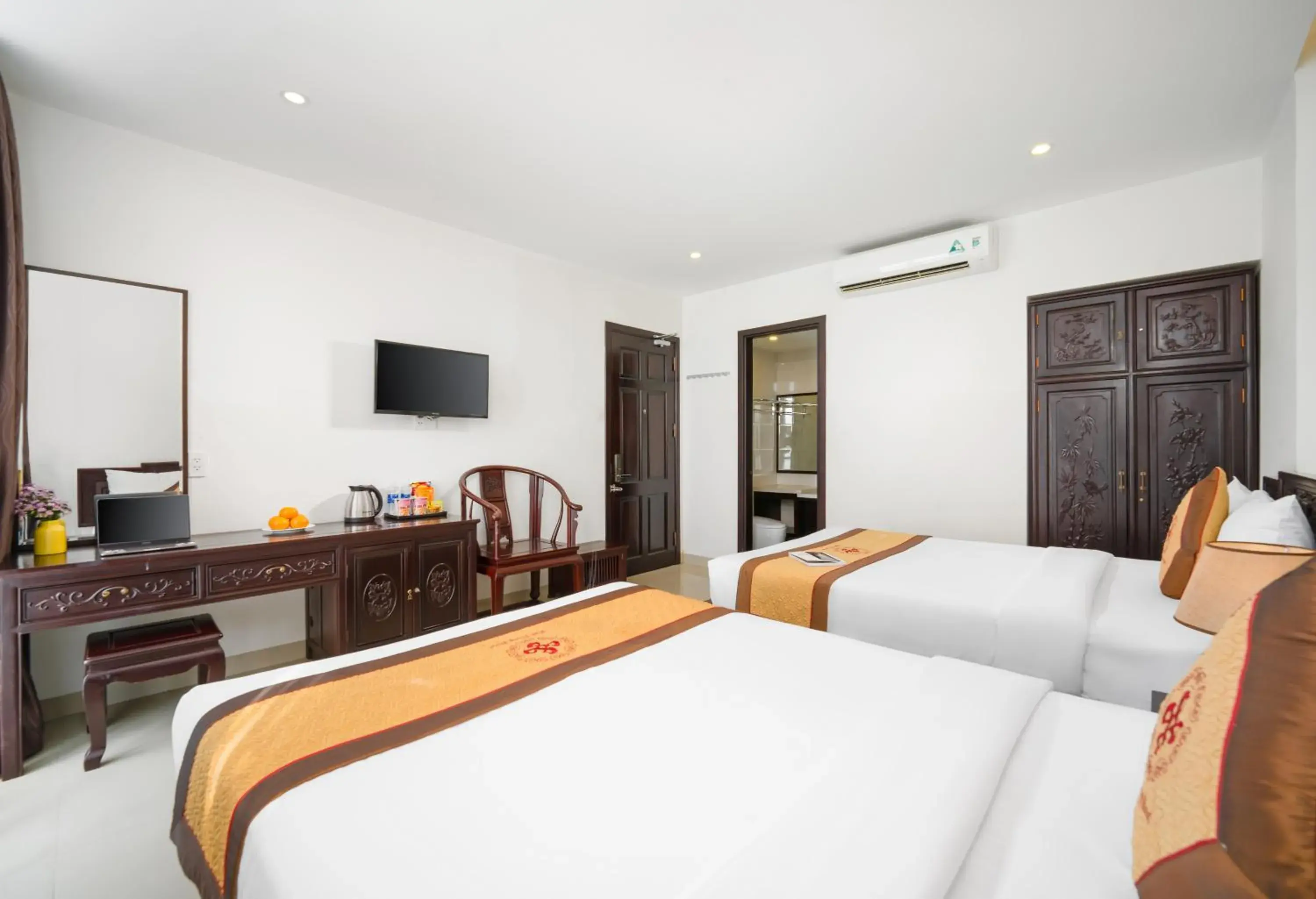 Deluxe Twin Room with Sea View in Hoa Phong Airport Danang Hotel Deluxe Twin Room with Sea View in Hoa Phong Airport Danang Hotel