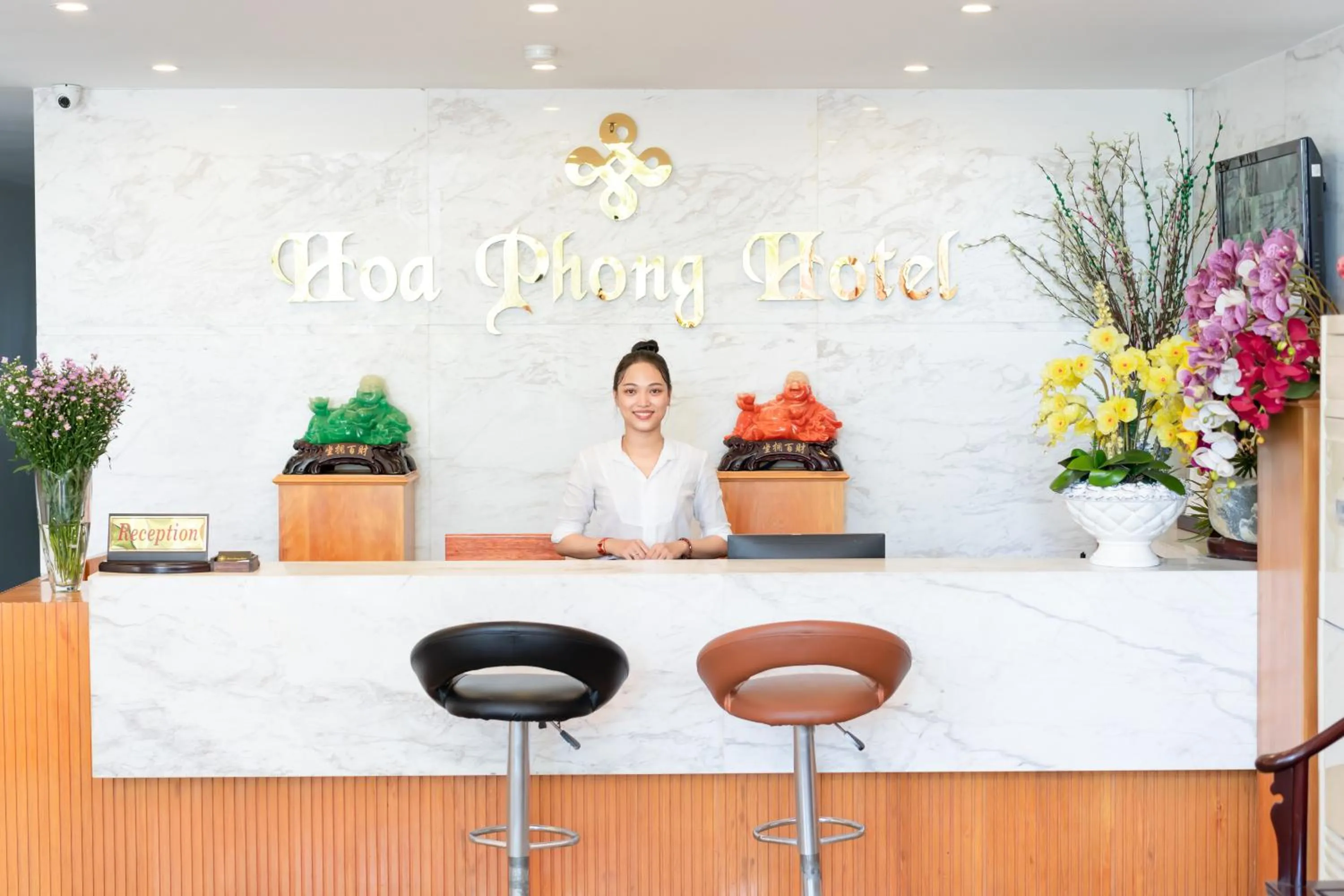 Staff in Hoa Phong Airport Danang Hotel