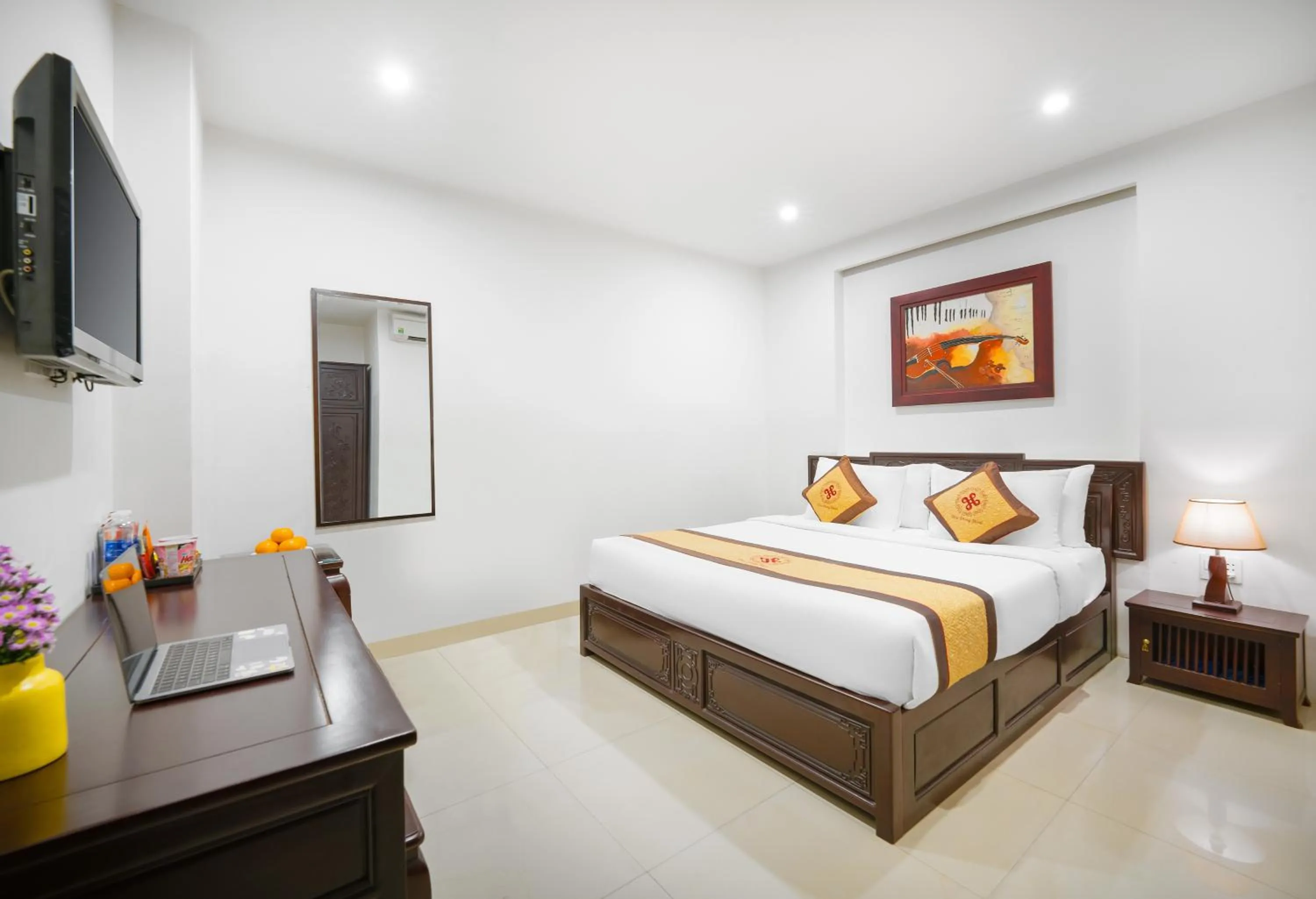 Bed in Hoa Phong Airport Danang Hotel