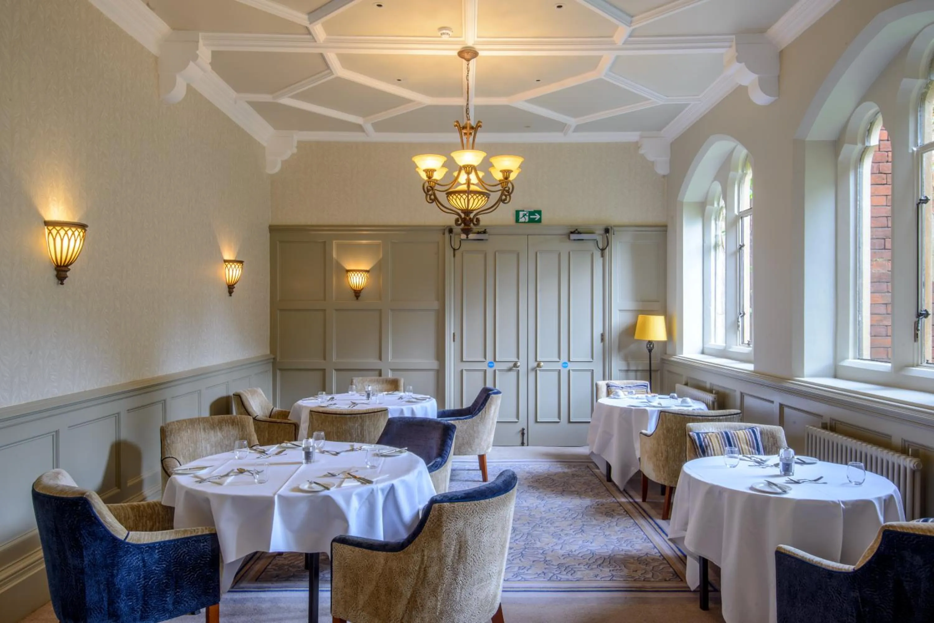 Restaurant/places to eat in Warren House Hotel