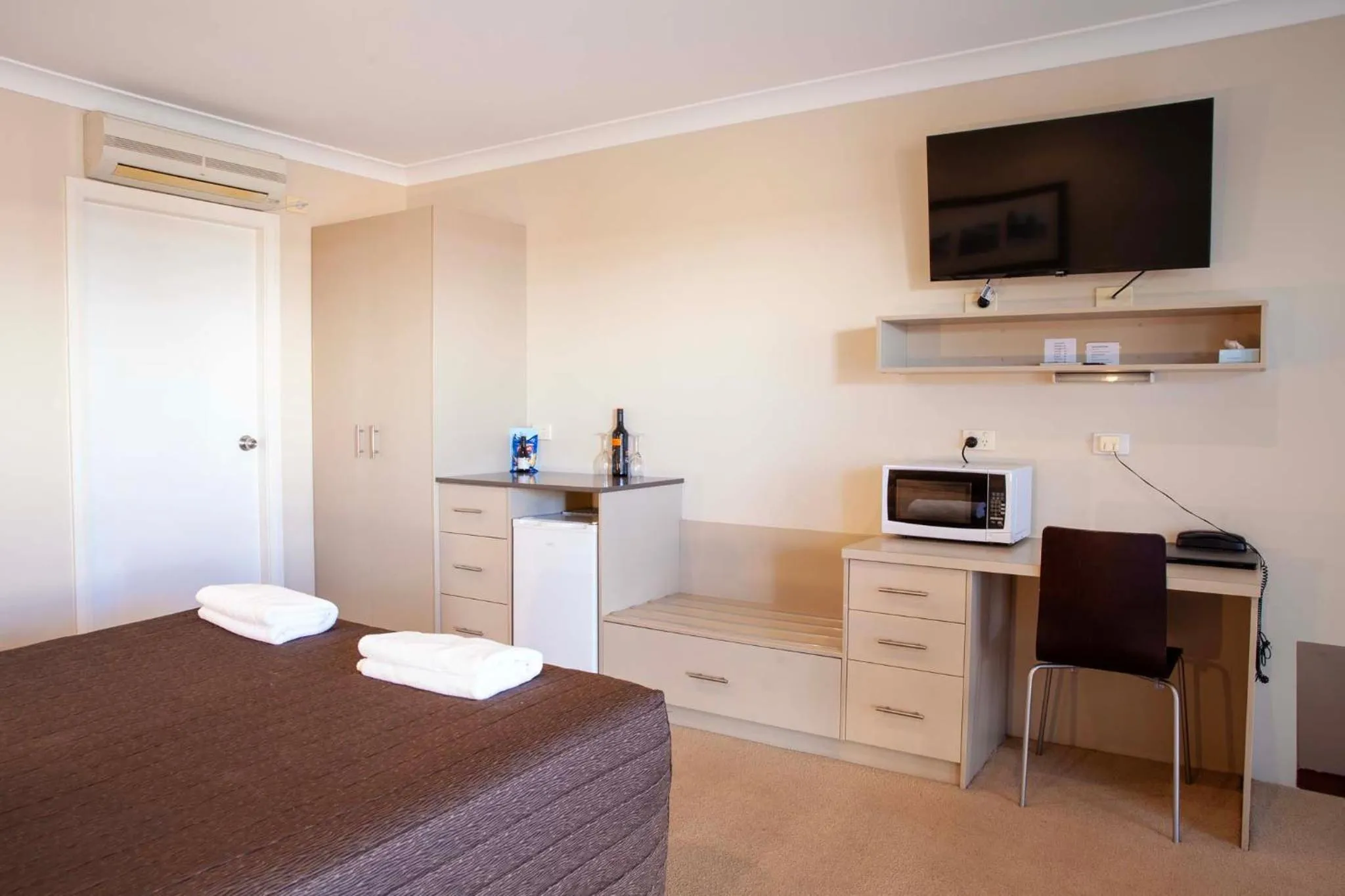 Bed in The Kidman Wayside Inn