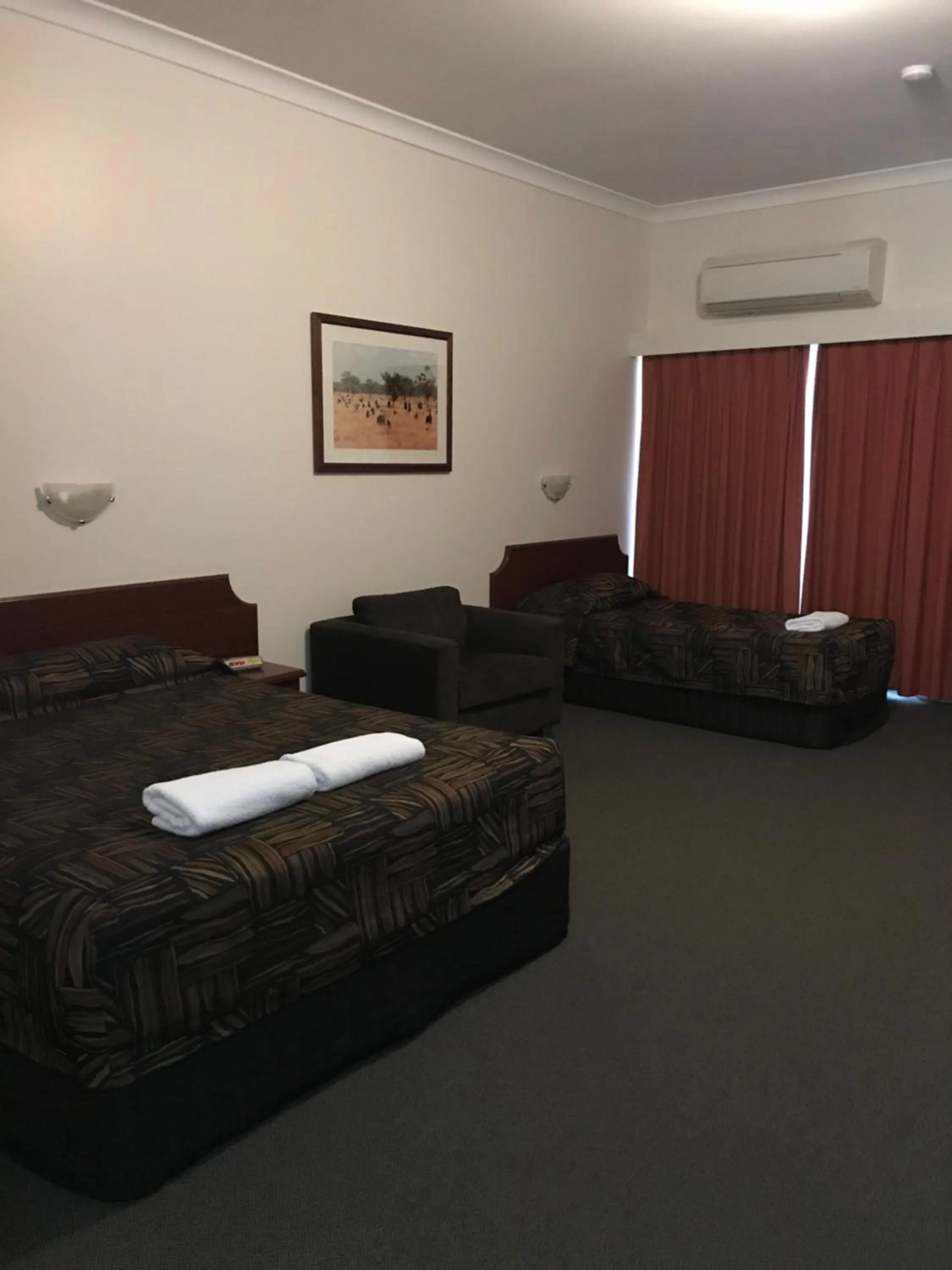 Bed in The Kidman Wayside Inn