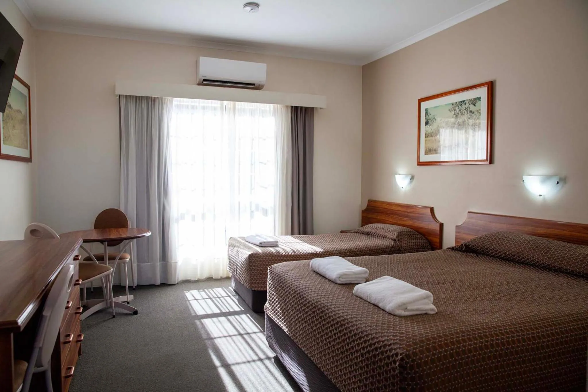 Bed in The Kidman Wayside Inn