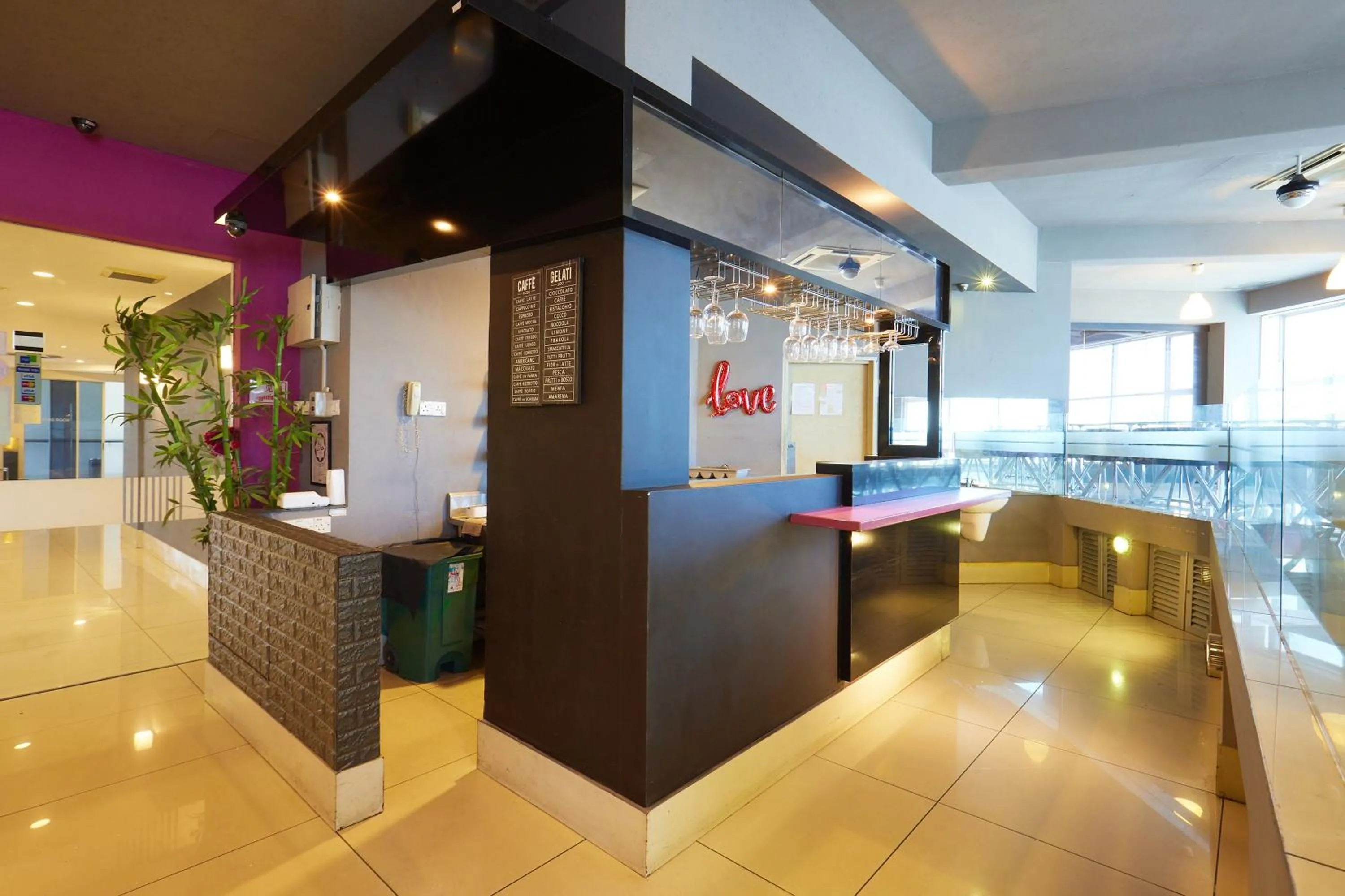 Restaurant/places to eat in B&S Boutique Hotel