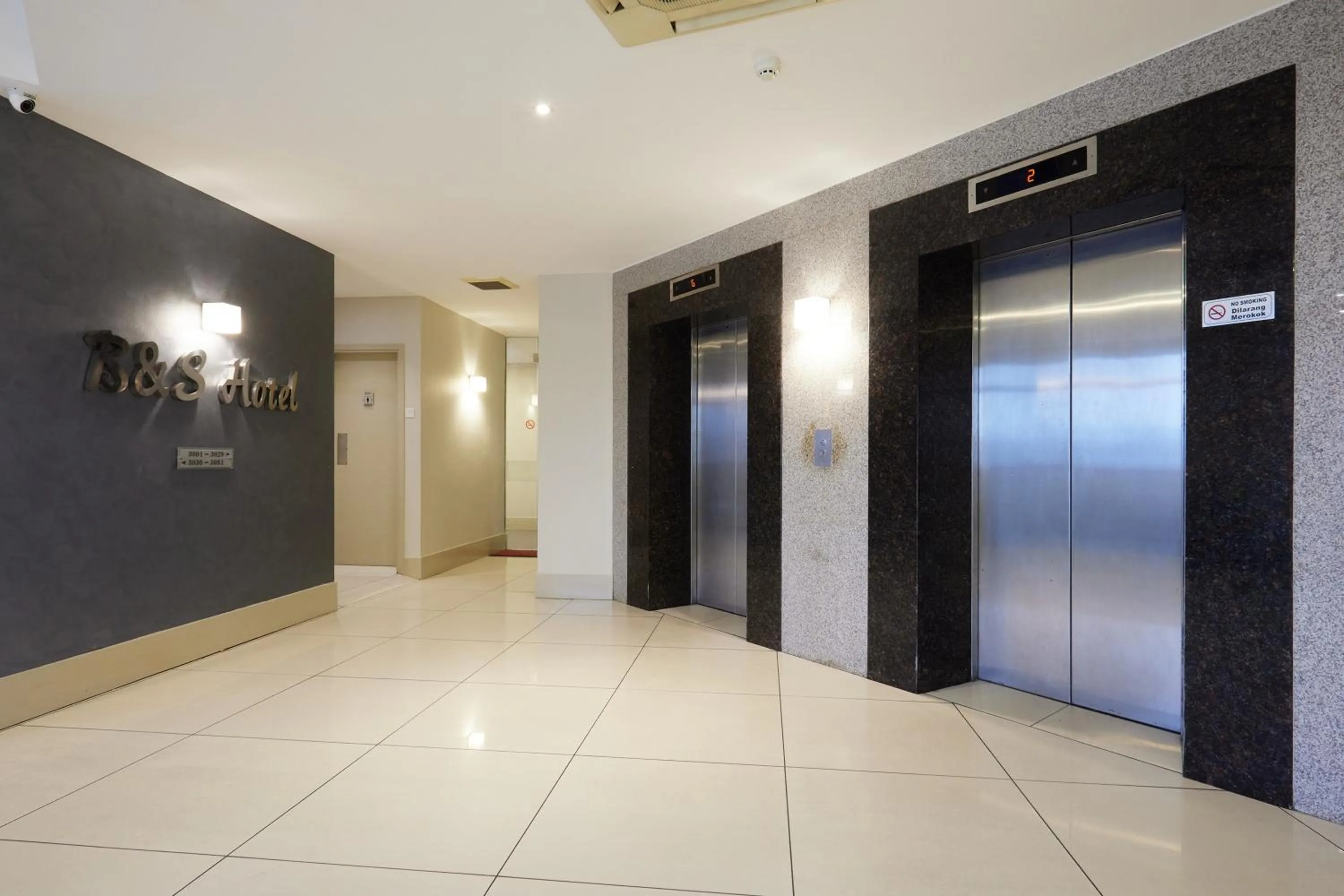 elevator in B&S Boutique Hotel