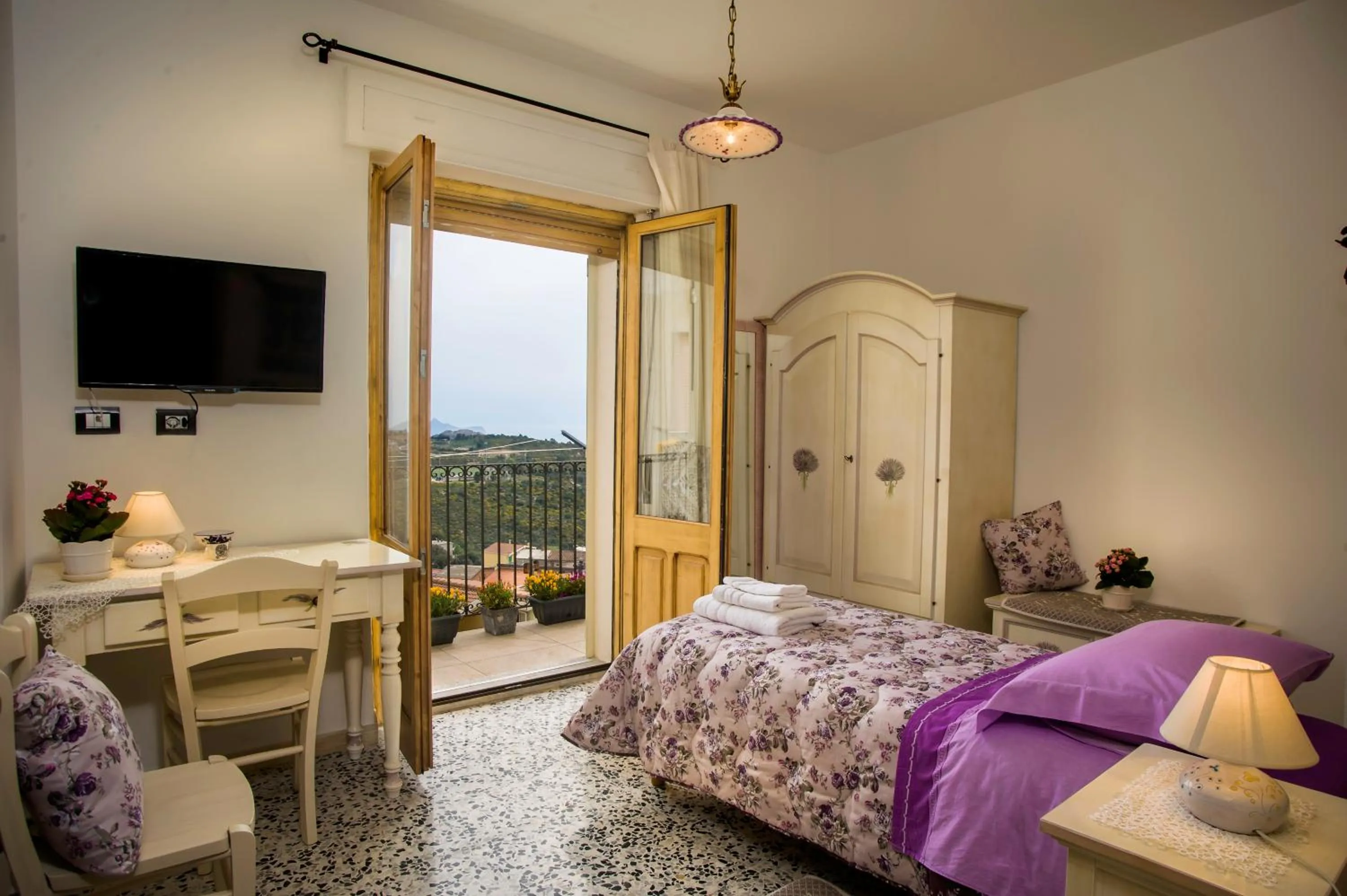 Photo of the whole room, Bed in B&B Aria Ona