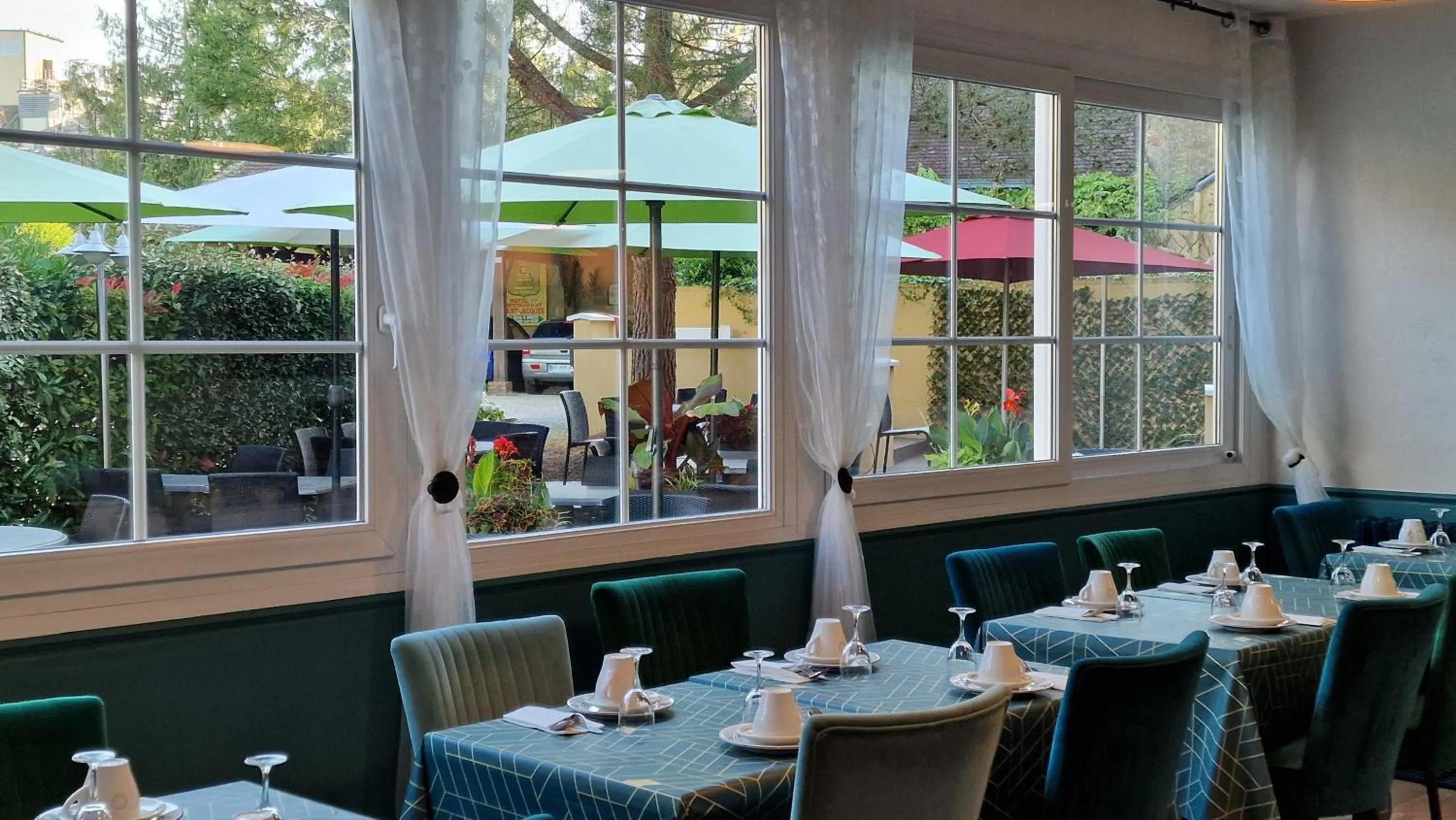 Restaurant/places to eat in Hôtel Saint Jacques