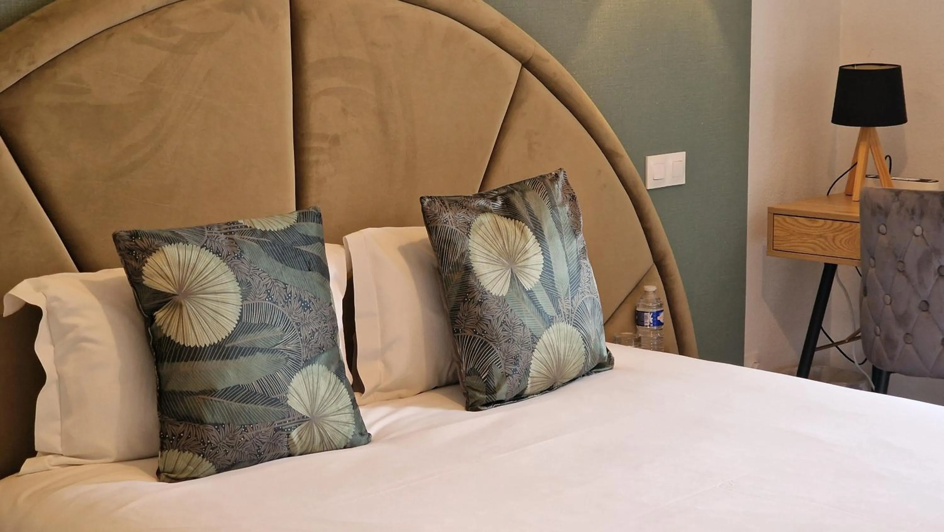 Bed in Hôtel Saint Jacques